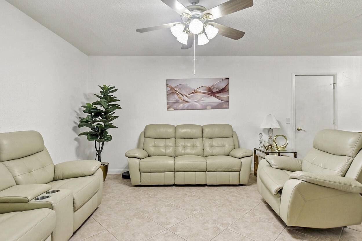 220 Davis, Palm Springs FL 33461