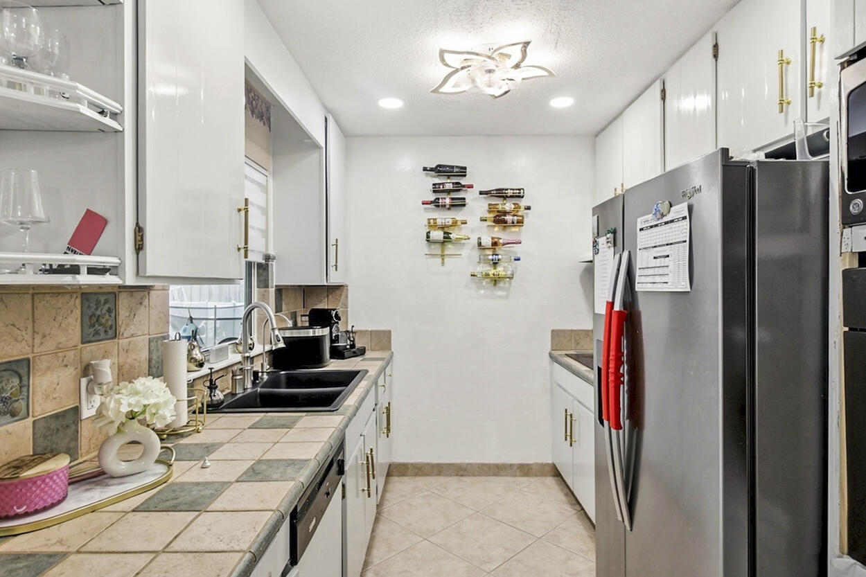 220 Davis, Palm Springs FL 33461