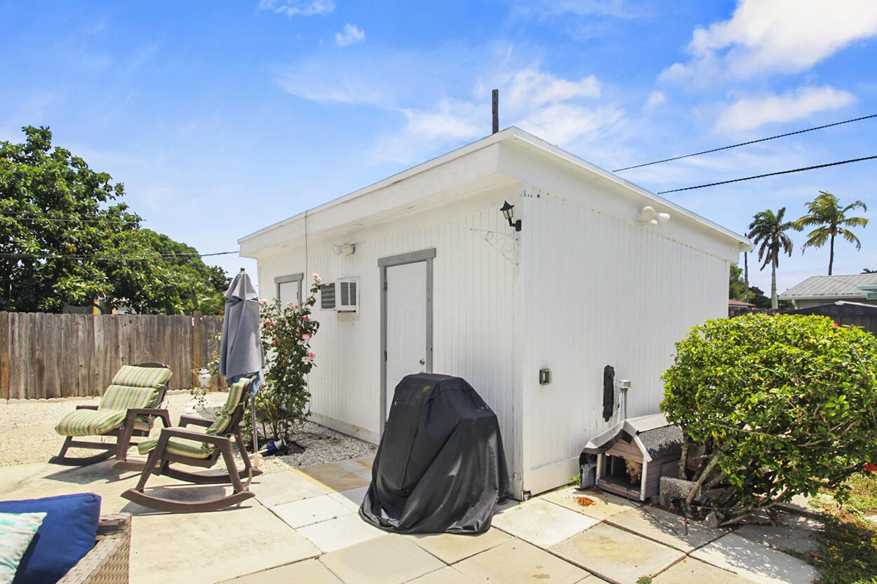 220 Davis, Palm Springs FL 33461