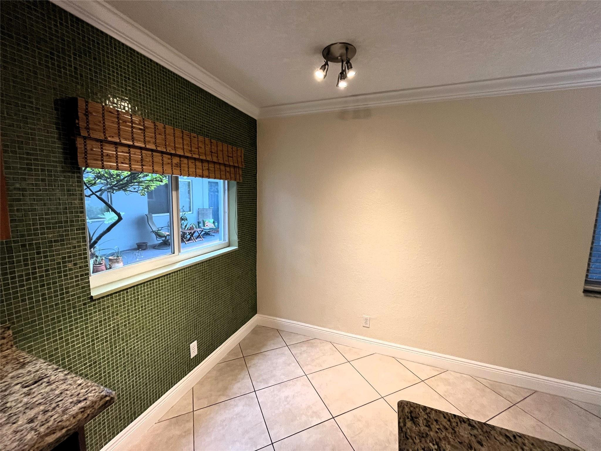 1460 NE 18th #104, Fort Lauderdale FL 33305