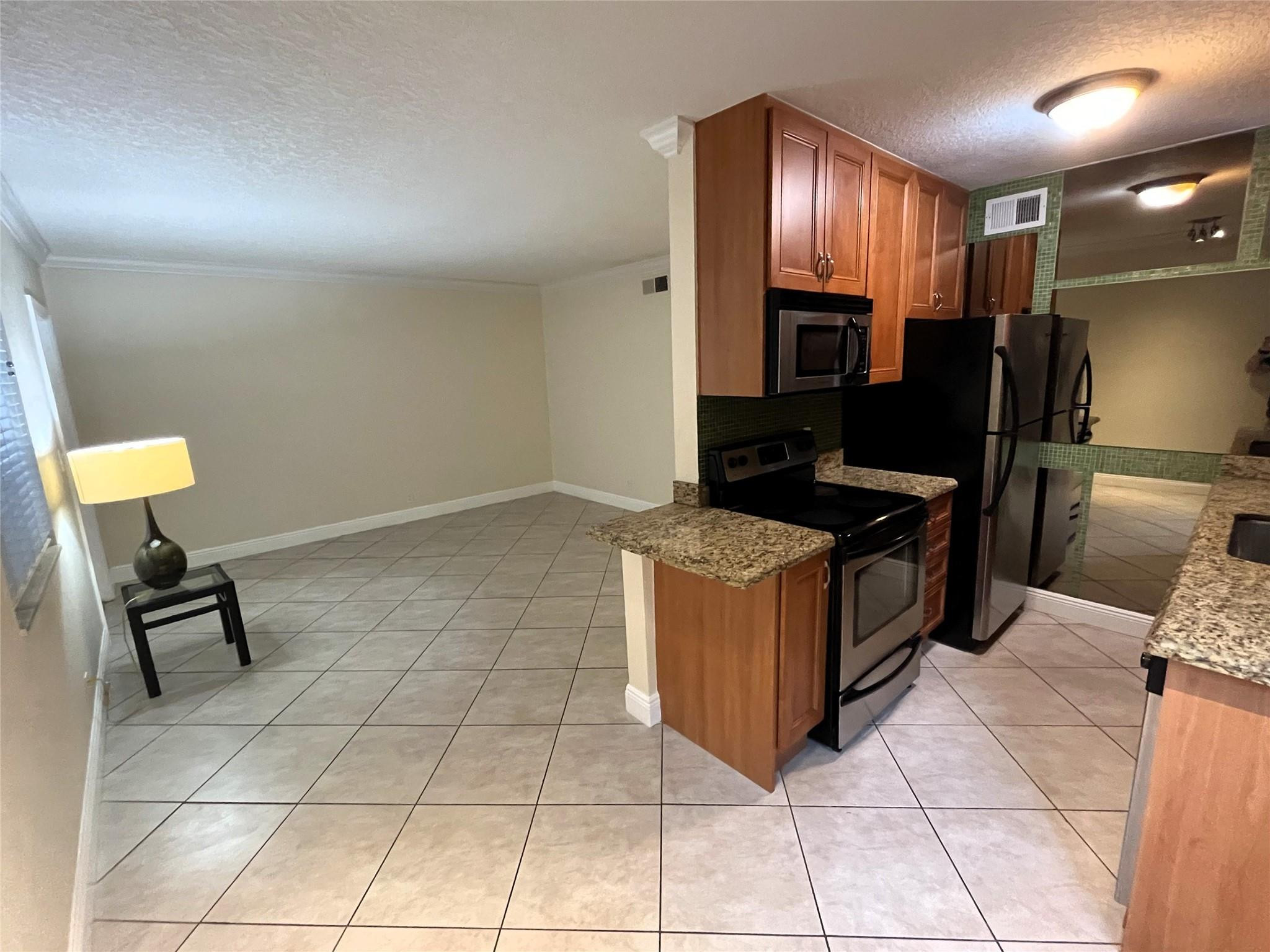 1460 NE 18th #104, Fort Lauderdale FL 33305