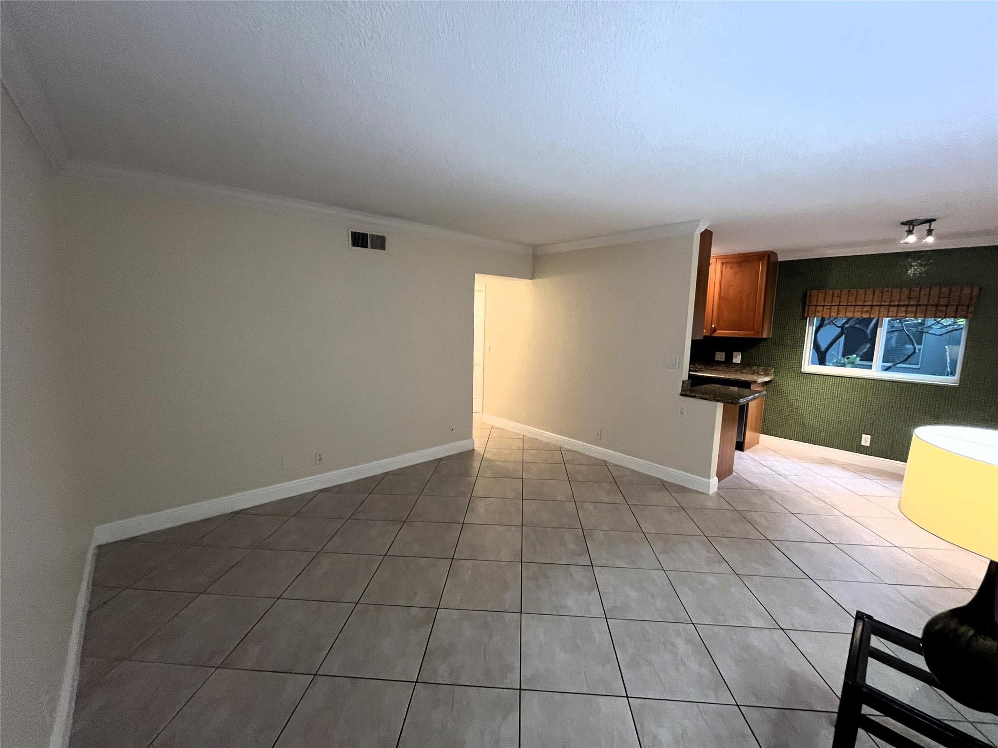 1460 NE 18th #104, Fort Lauderdale FL 33305