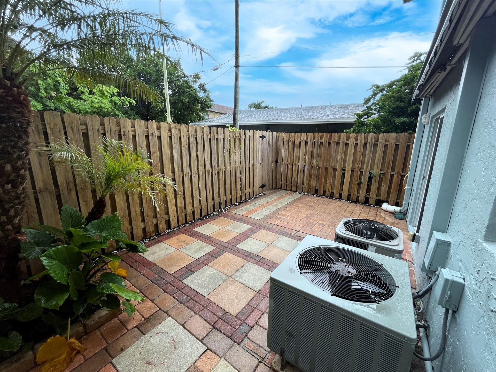 1460 NE 18th #104, Fort Lauderdale FL 33305