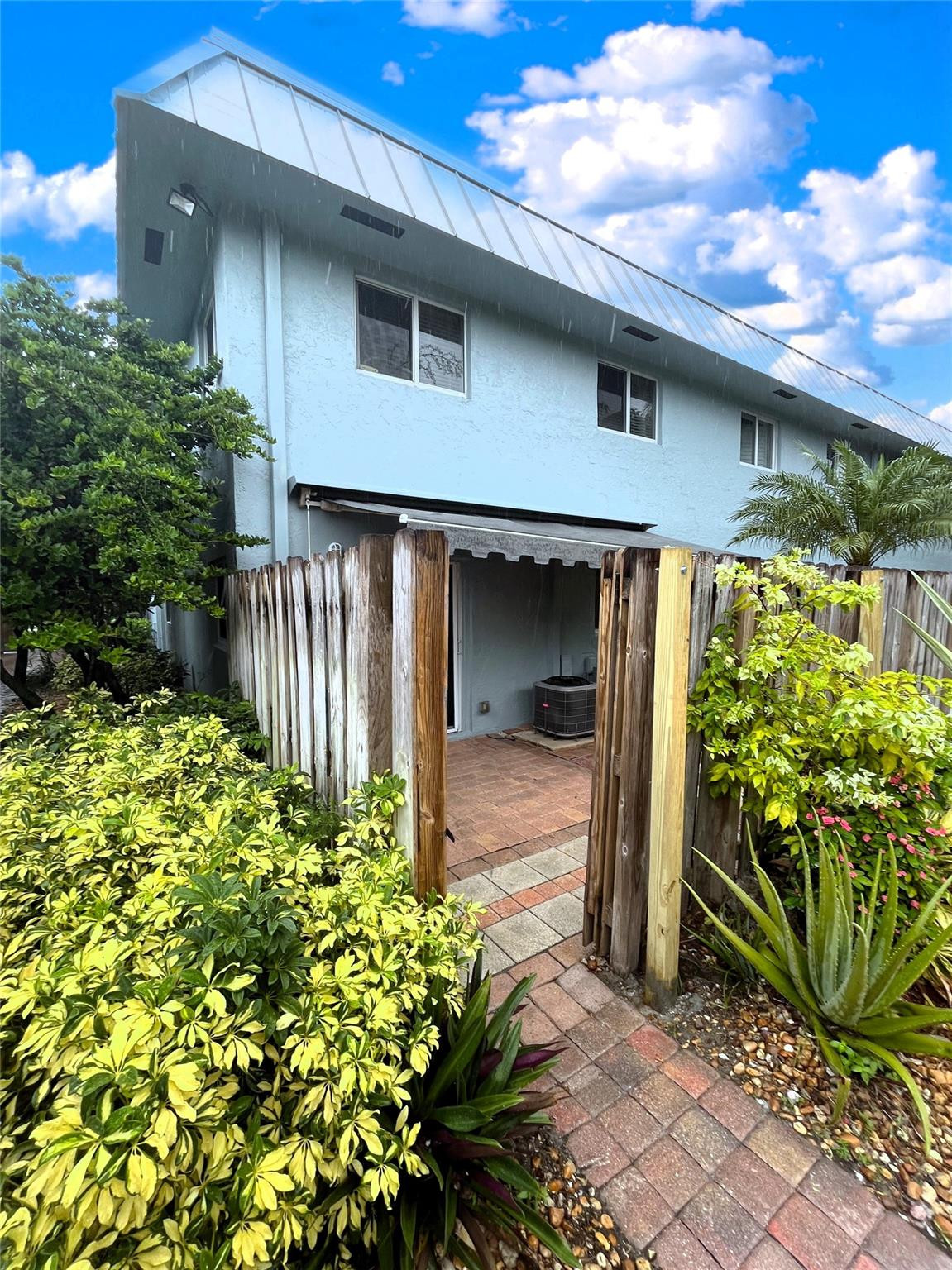 1460 NE 18th #104, Fort Lauderdale FL 33305