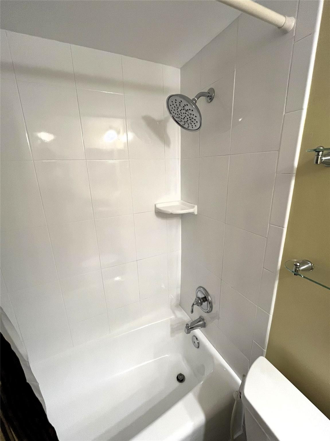 1460 NE 18th #104, Fort Lauderdale FL 33305