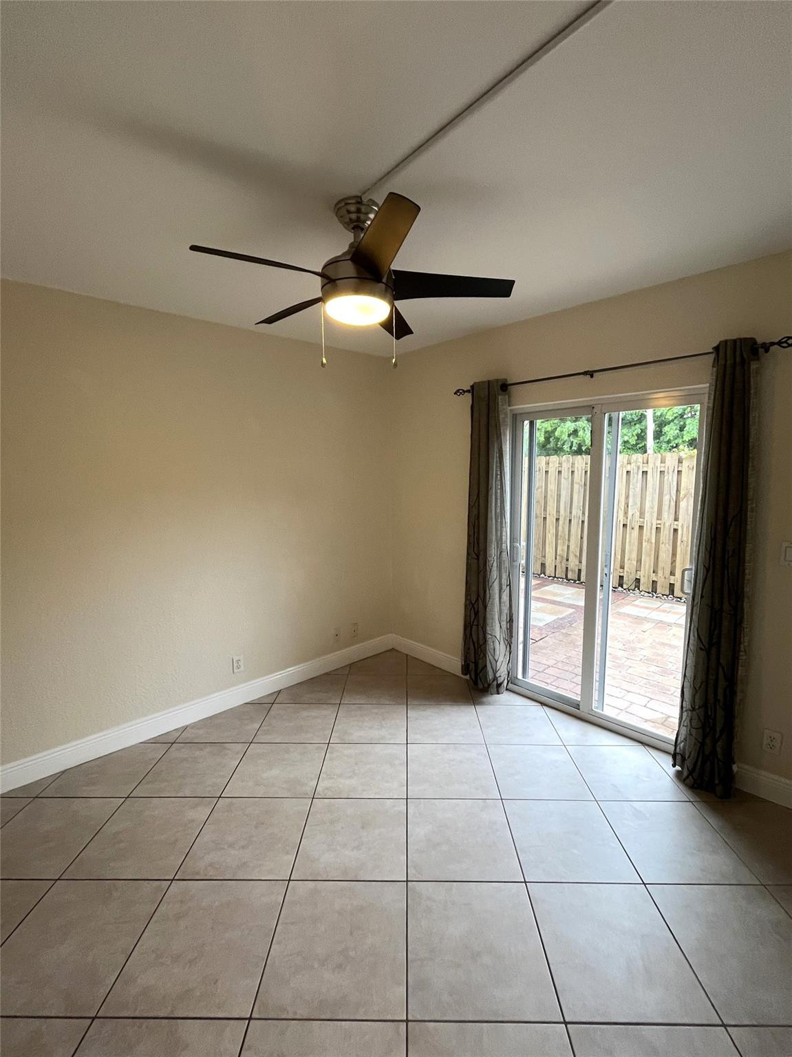 1460 NE 18th #104, Fort Lauderdale FL 33305