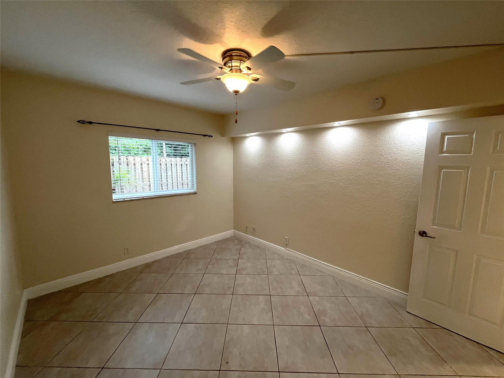 1460 NE 18th #104, Fort Lauderdale FL 33305