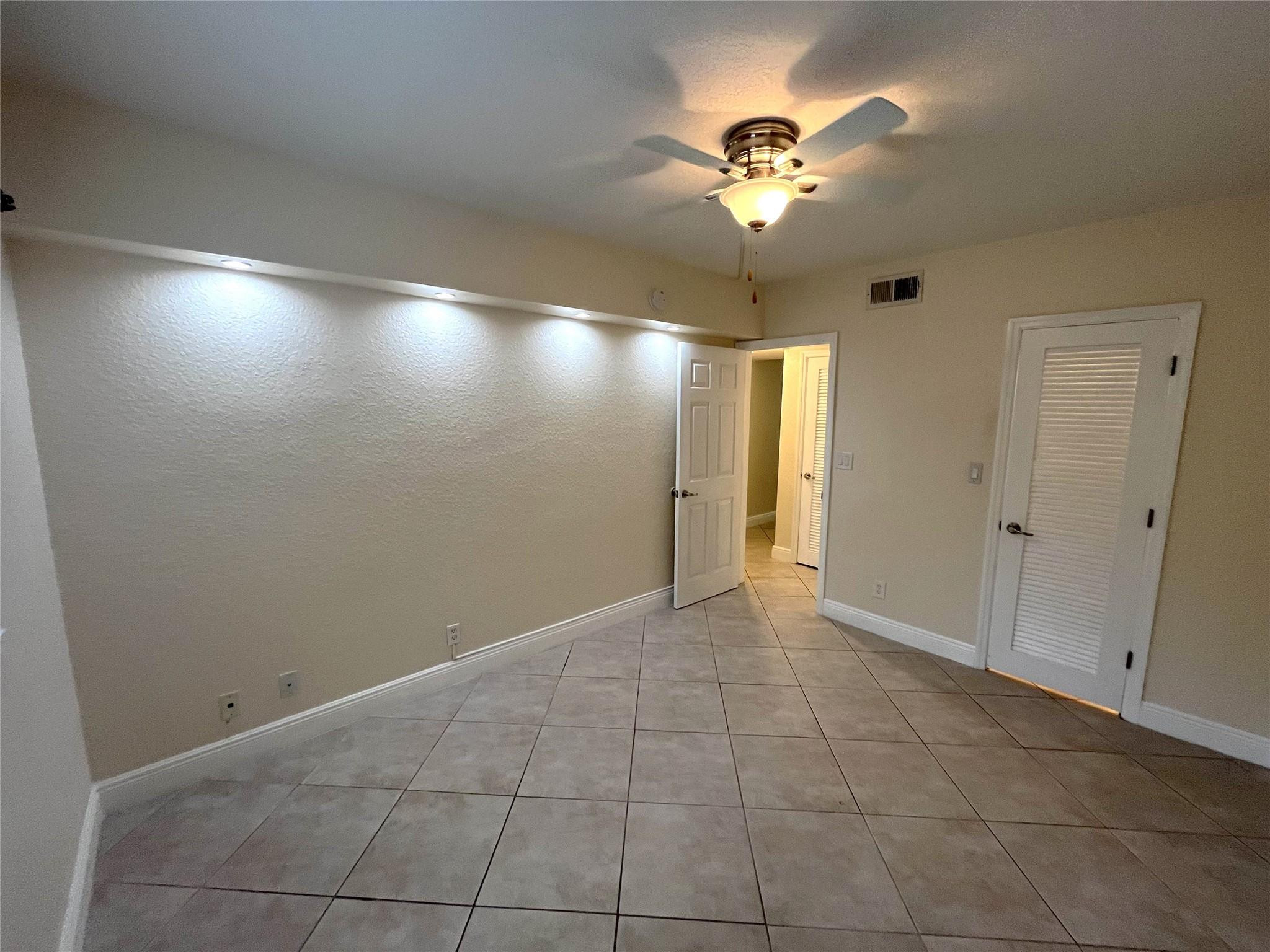 1460 NE 18th #104, Fort Lauderdale FL 33305
