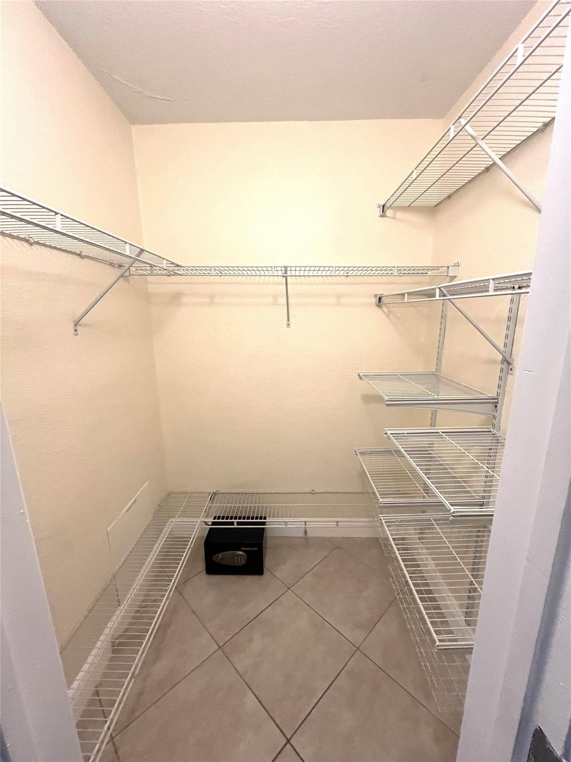 1460 NE 18th #104, Fort Lauderdale FL 33305