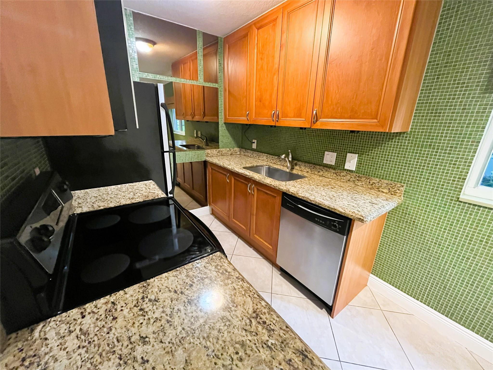 1460 NE 18th #104, Fort Lauderdale FL 33305