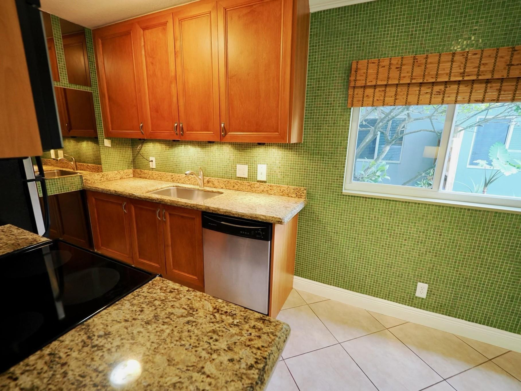 1460 NE 18th #104, Fort Lauderdale FL 33305