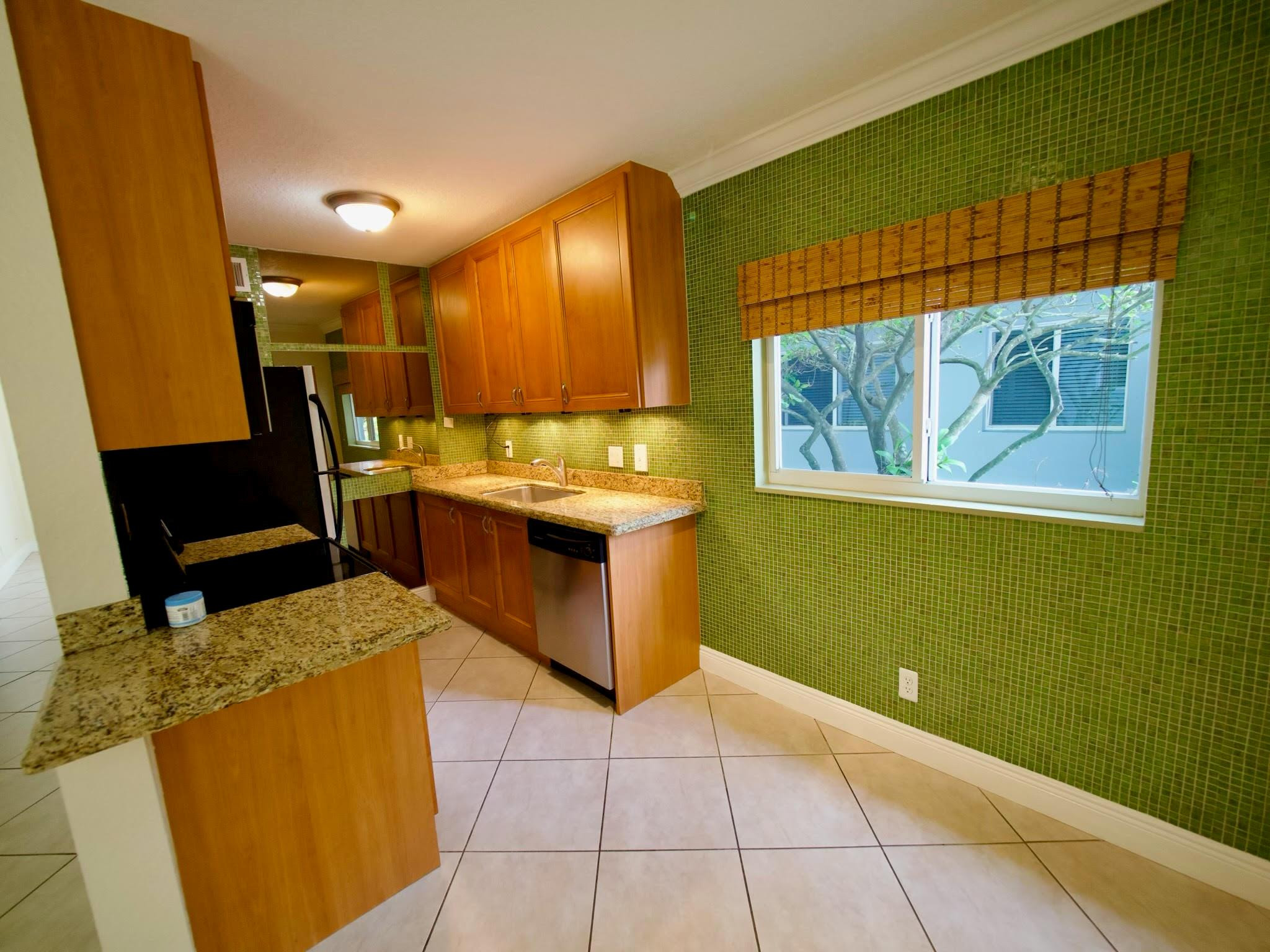 1460 NE 18th #104, Fort Lauderdale FL 33305