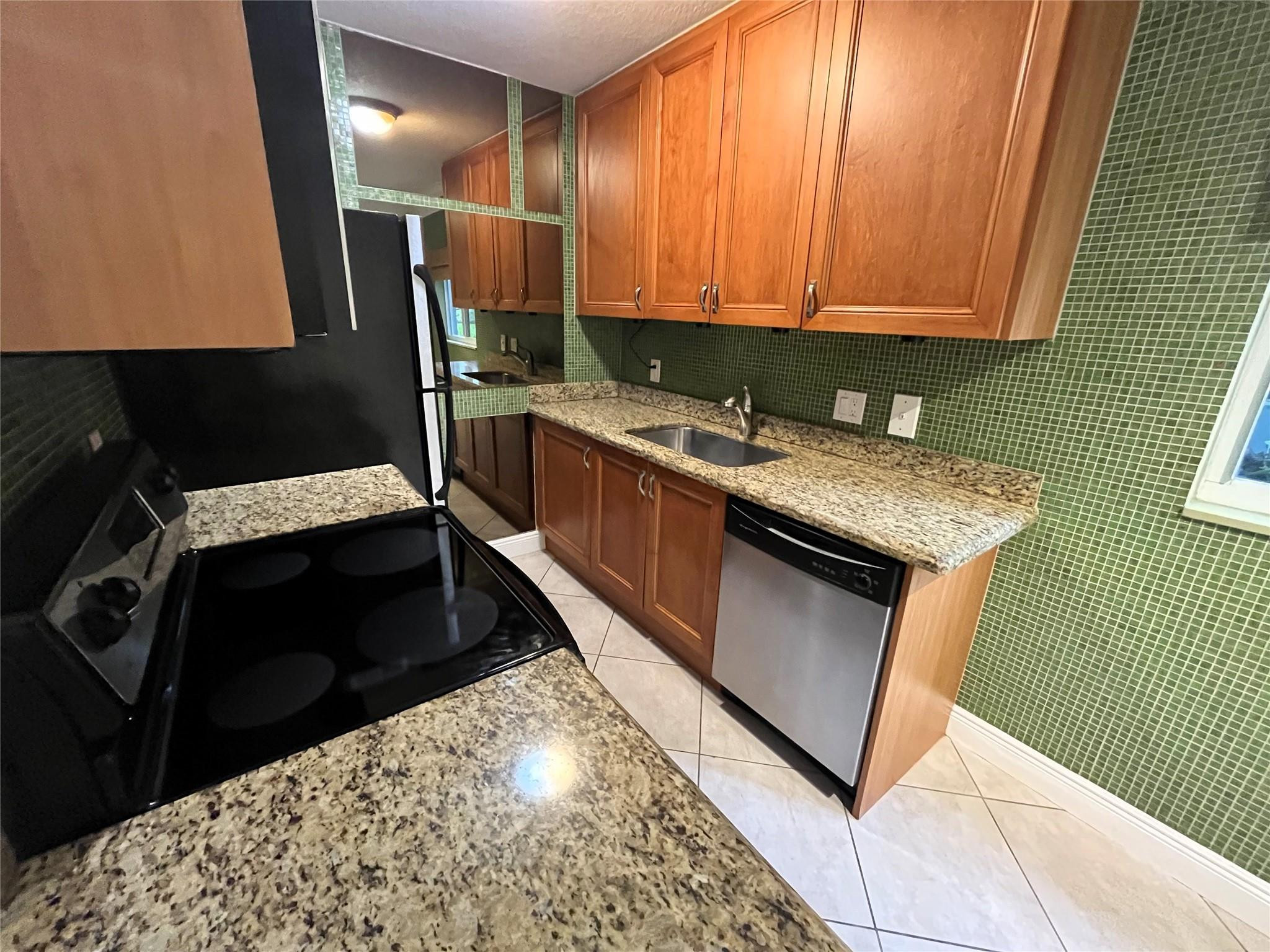1460 NE 18th #104, Fort Lauderdale FL 33305