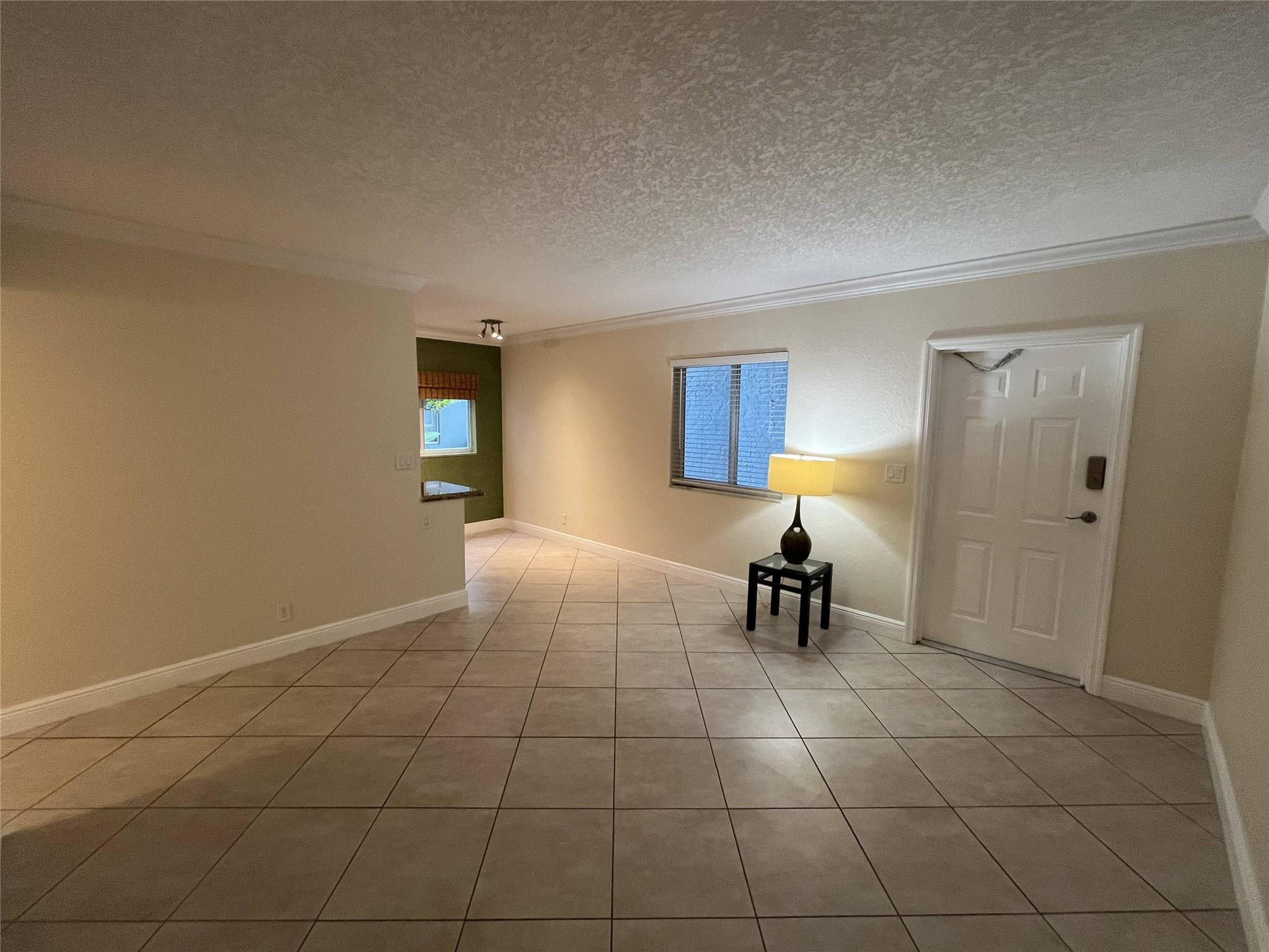 1460 NE 18th #104, Fort Lauderdale FL 33305