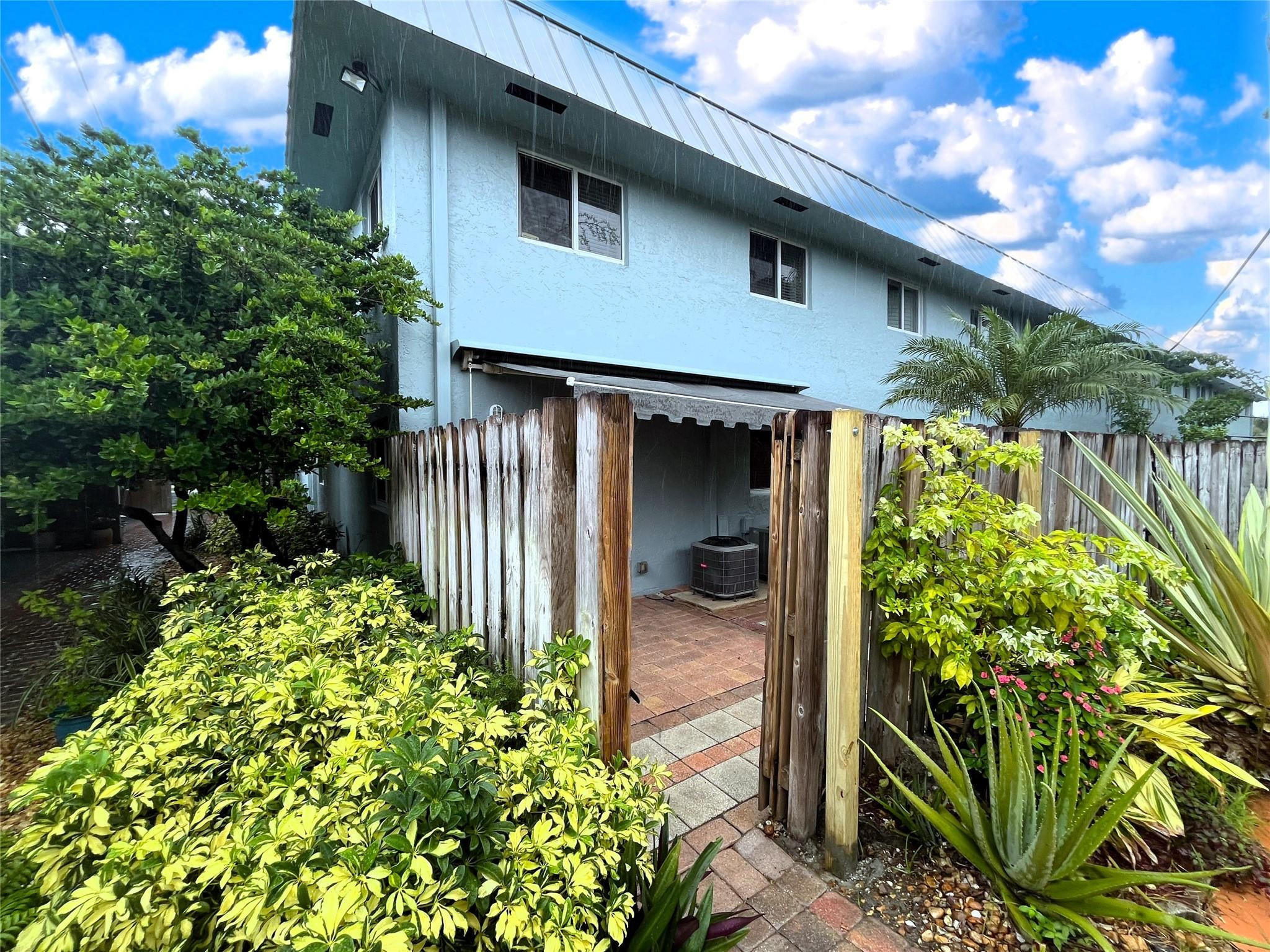 1460 NE 18th #104, Fort Lauderdale FL 33305