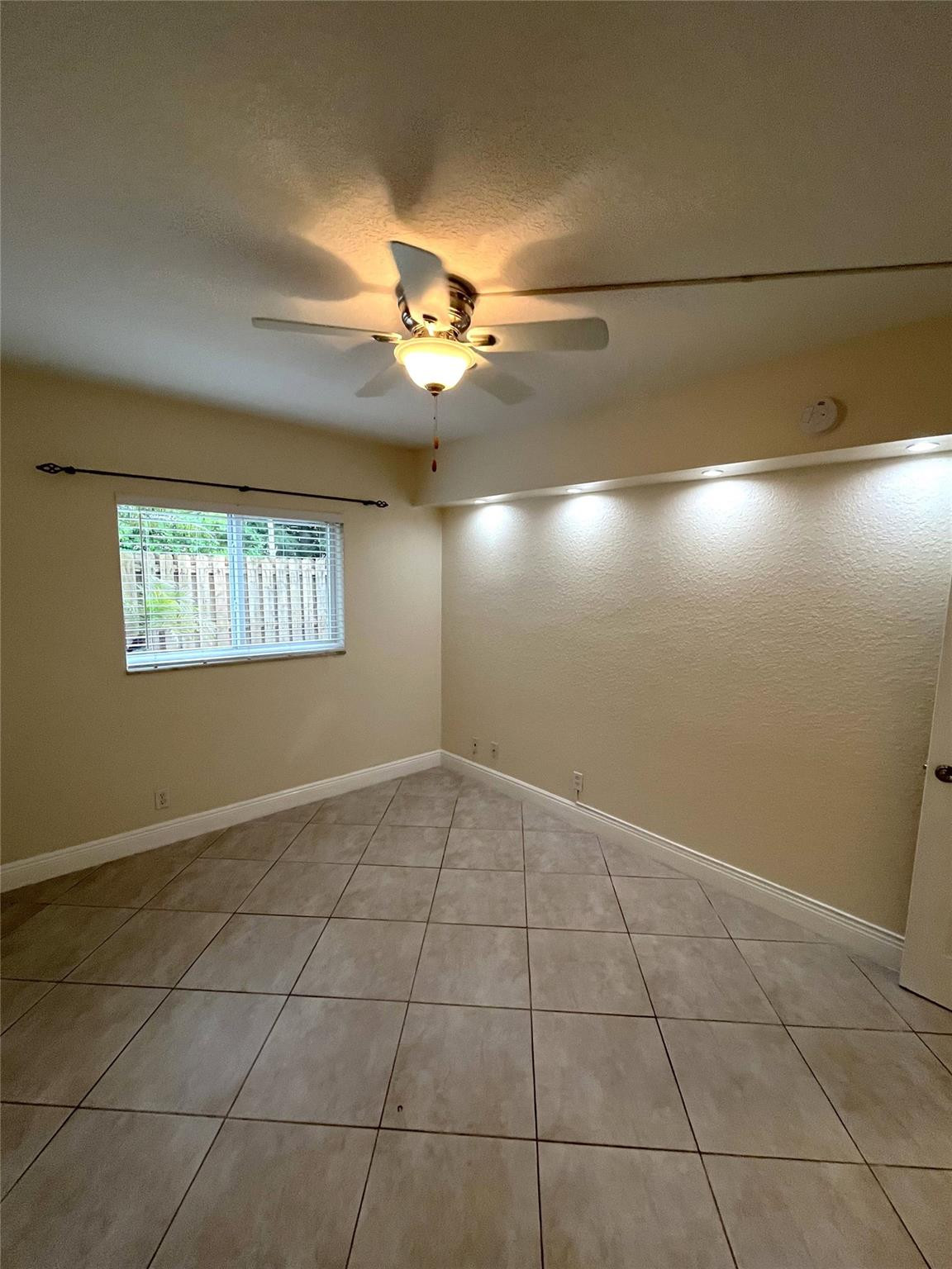 1460 NE 18th #104, Fort Lauderdale FL 33305