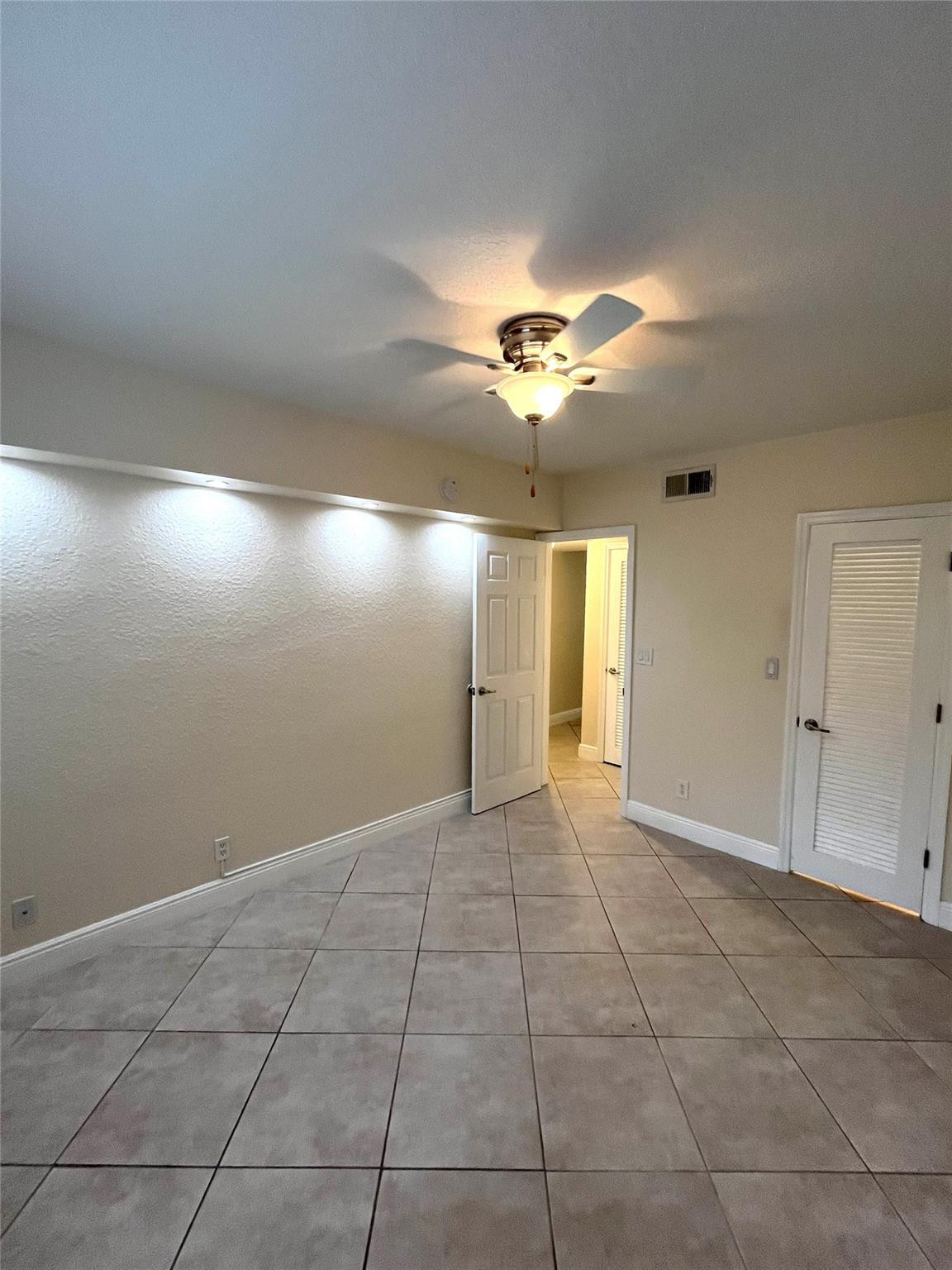 1460 NE 18th #104, Fort Lauderdale FL 33305