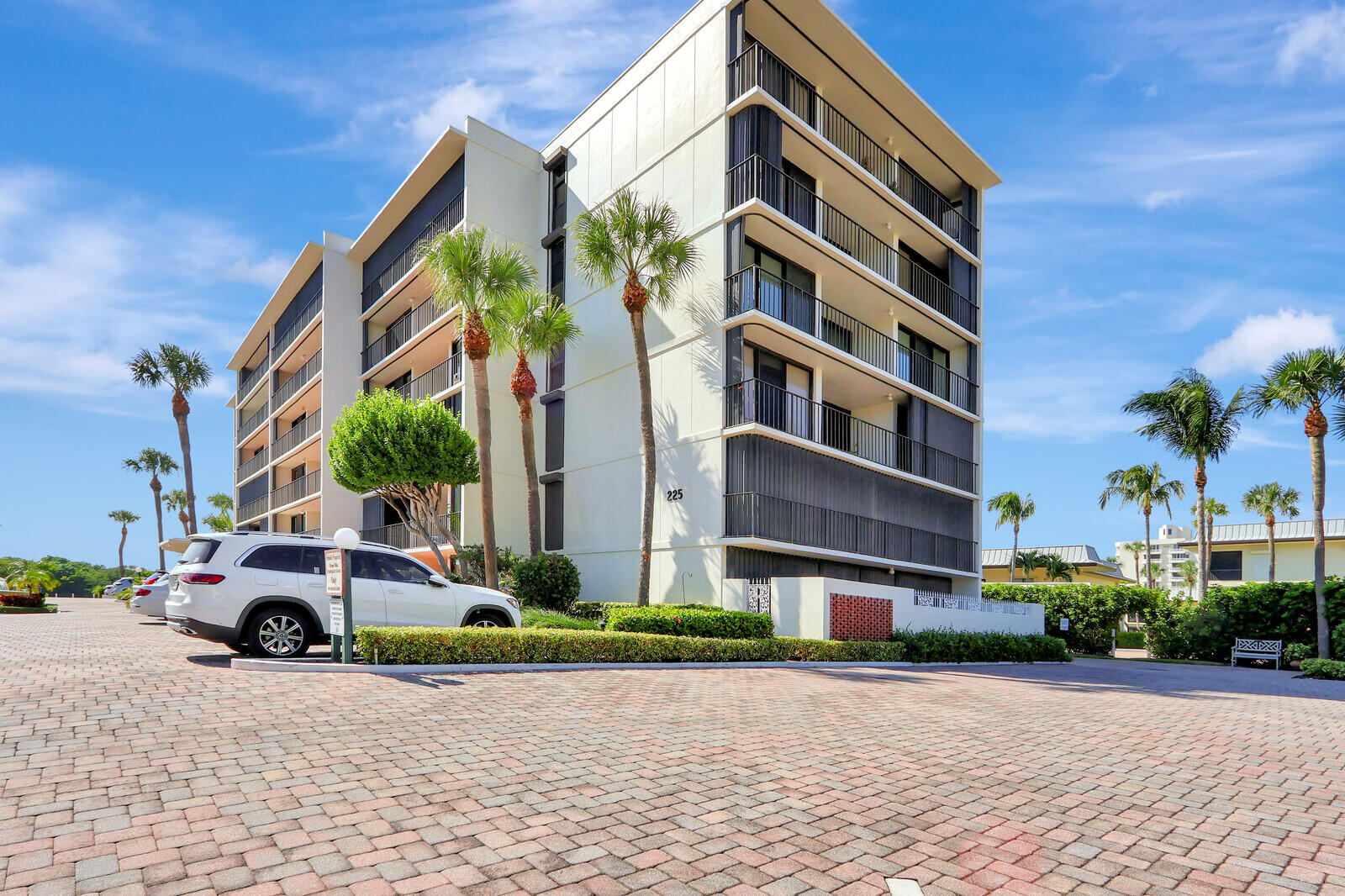 225 Beach #204, Tequesta FL 33469