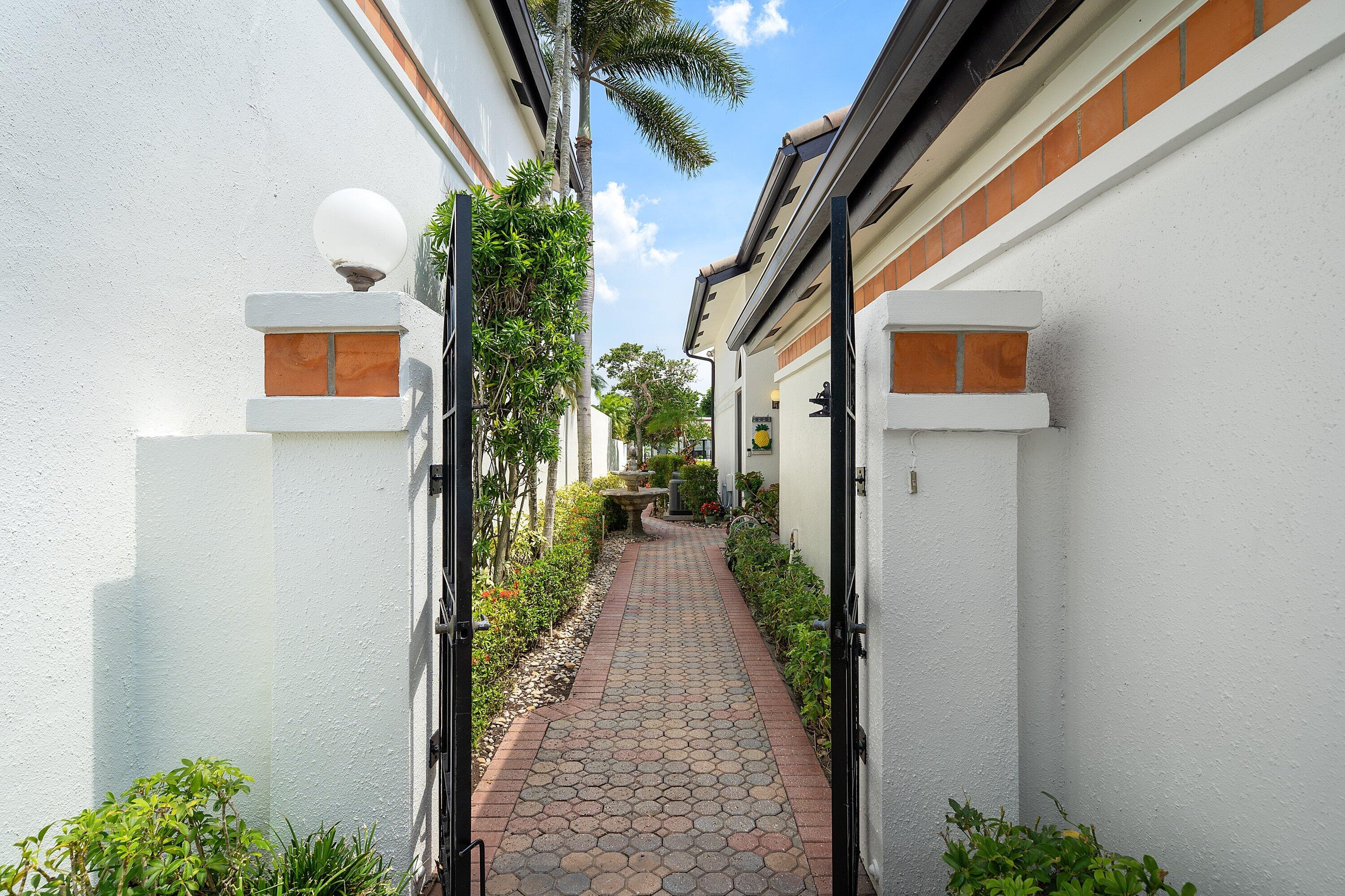 6495 Via Rosa, Boca Raton FL 33433