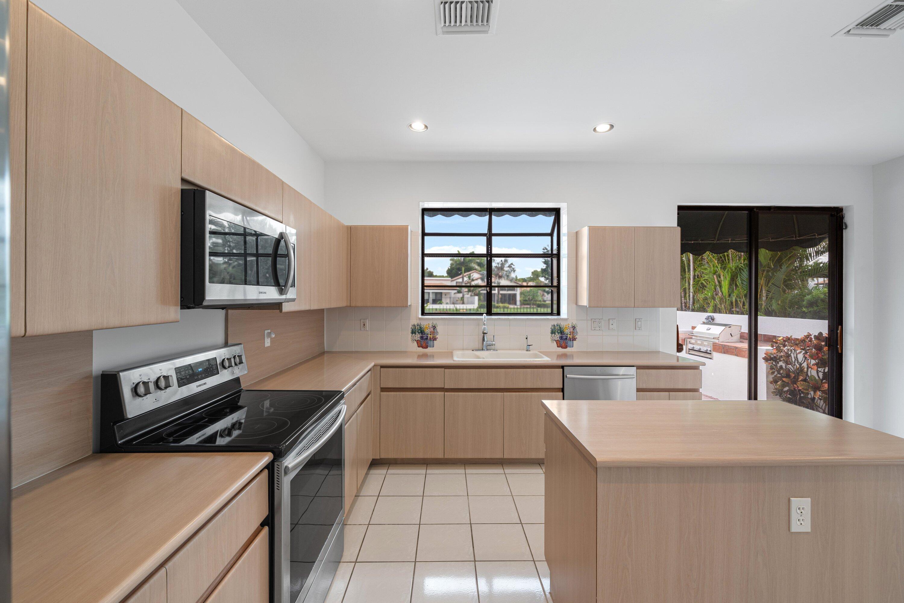 6495 Via Rosa, Boca Raton FL 33433