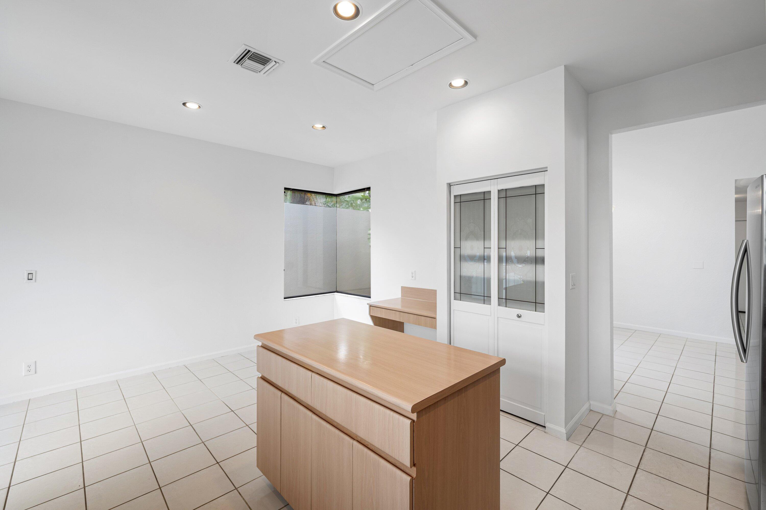 6495 Via Rosa, Boca Raton FL 33433