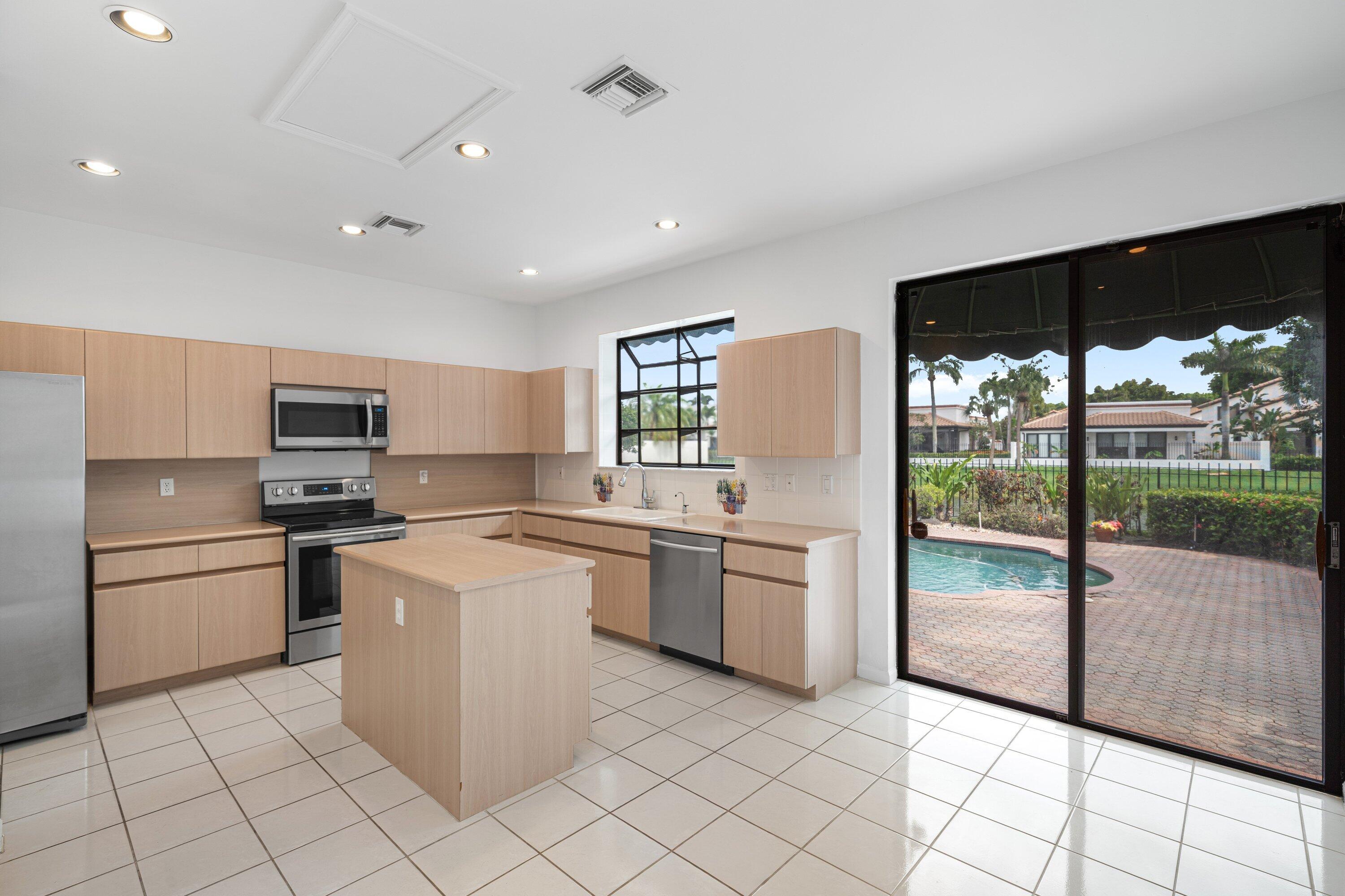 6495 Via Rosa, Boca Raton FL 33433