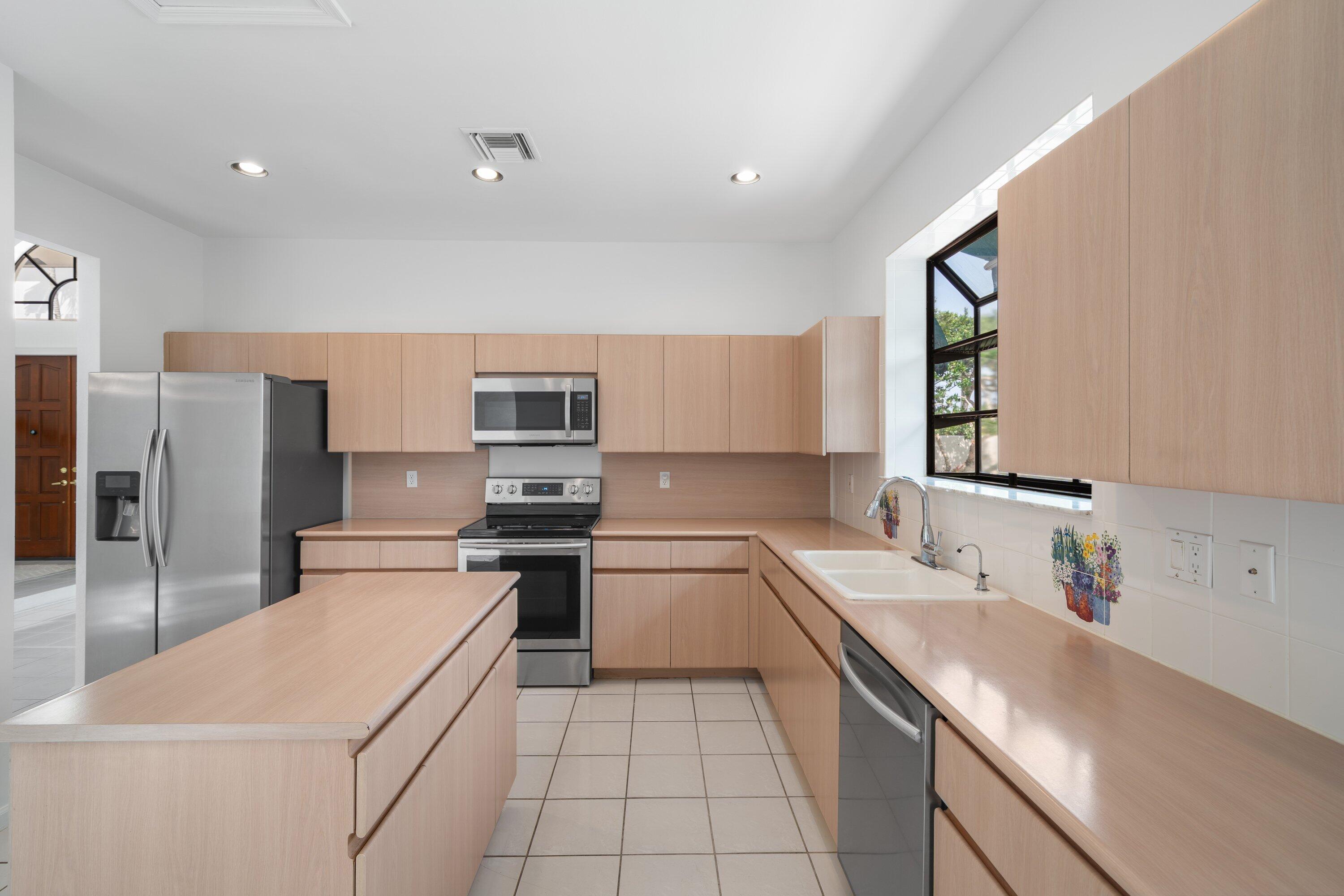 6495 Via Rosa, Boca Raton FL 33433