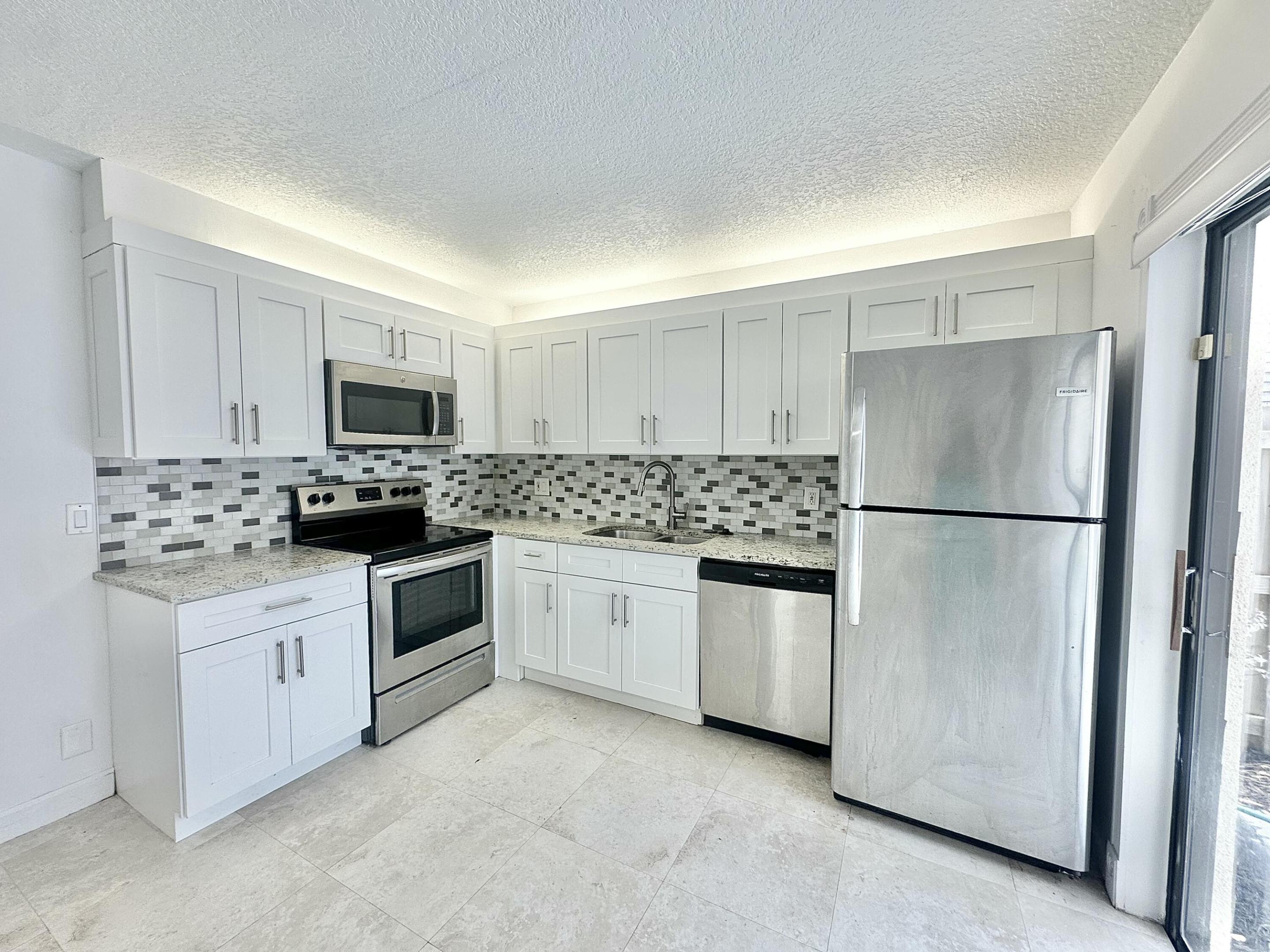 173 Lake Arbor, Palm Springs FL 33461