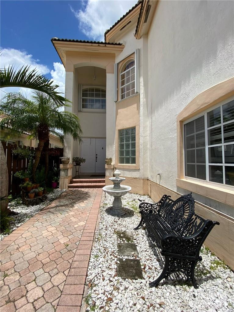 10747 NW 70th, Doral FL 33178