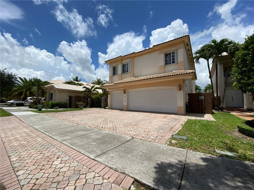 10747 NW 70th, Doral FL 33178