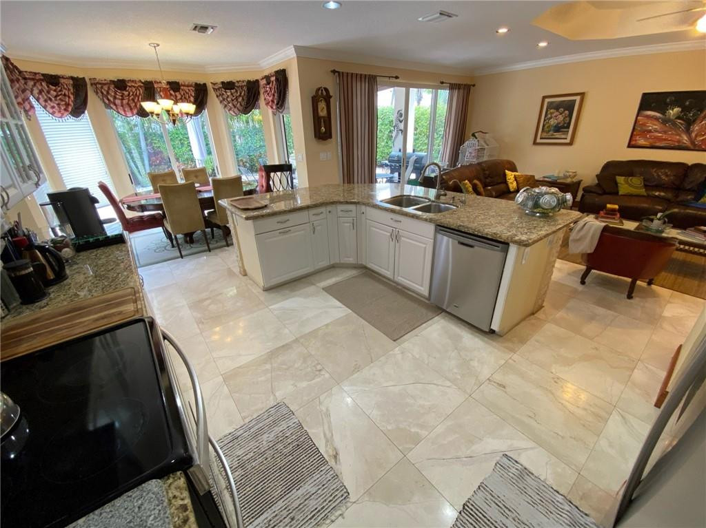 10747 NW 70th, Doral FL 33178