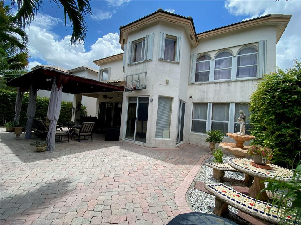 10747 NW 70th, Doral FL 33178