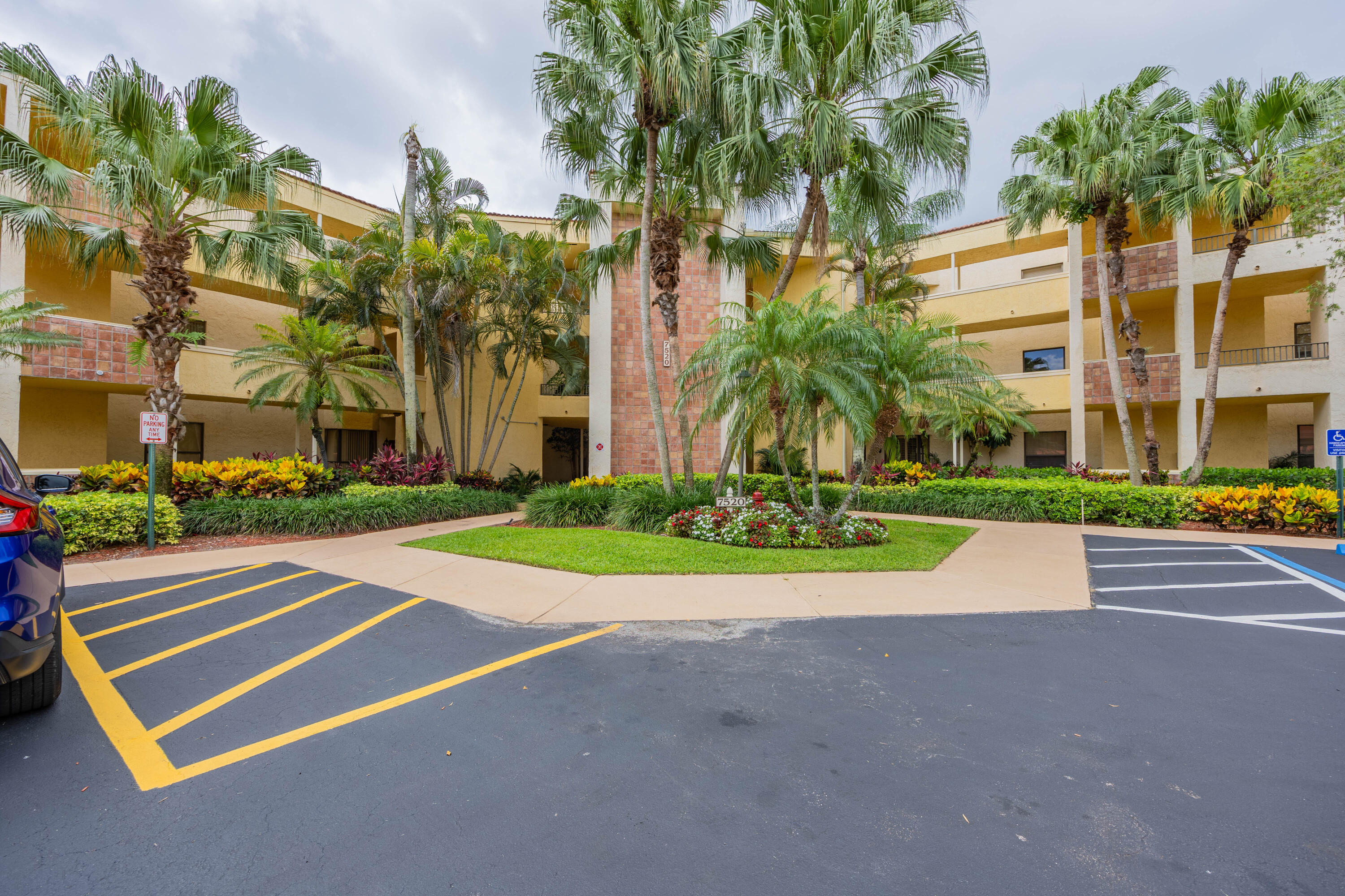 7520 La Paz #104, Boca Raton FL 33433