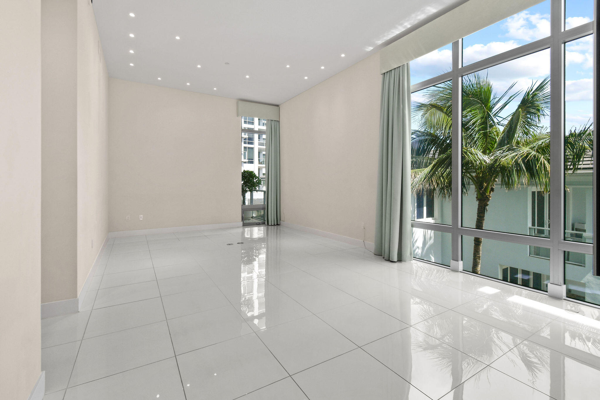 2 Water Club #301, North Palm Beach FL 33408