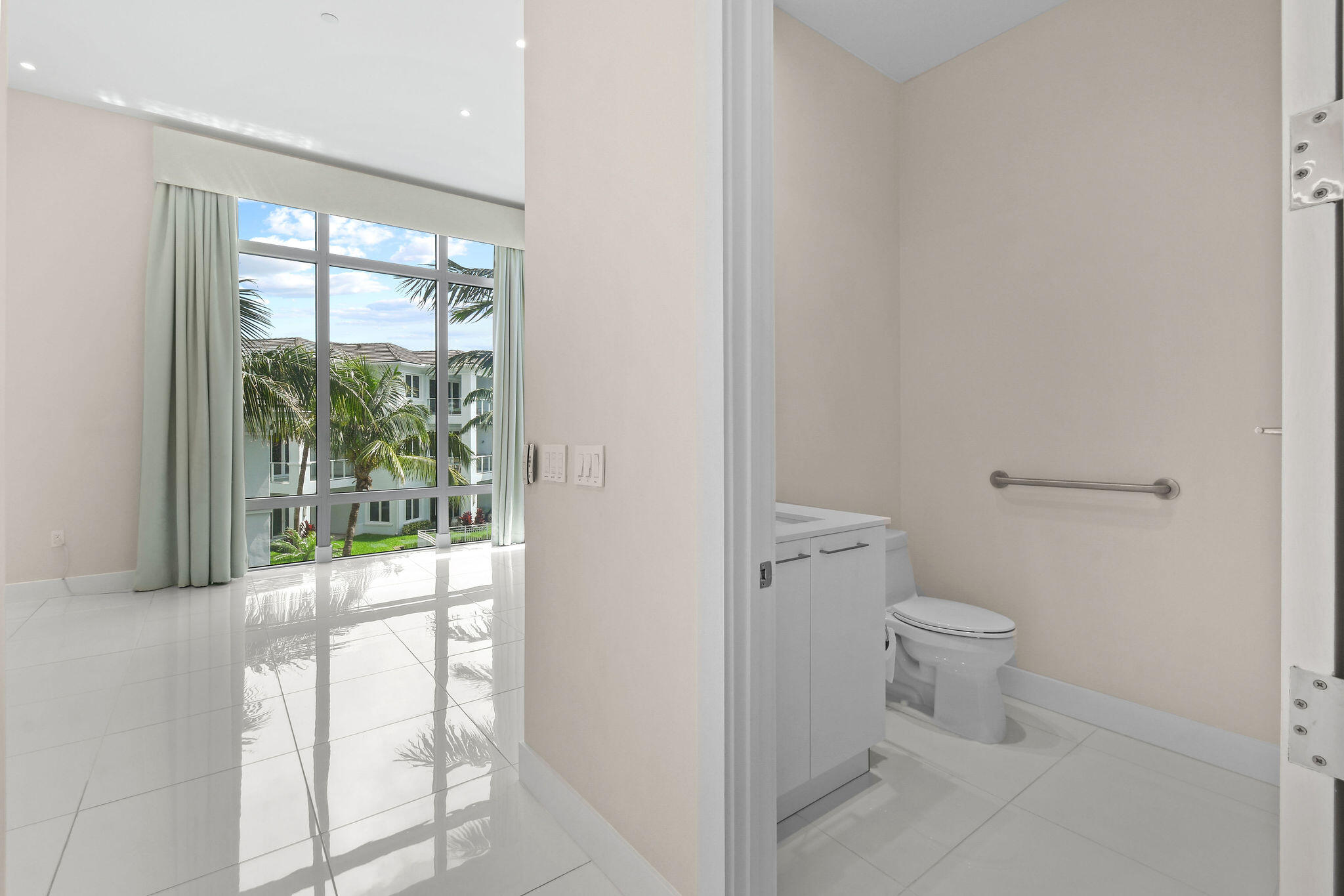 2 Water Club #301, North Palm Beach FL 33408