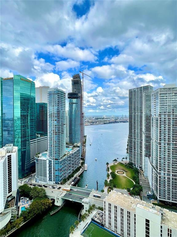 41 SE 5th #1615, Miami FL 33131