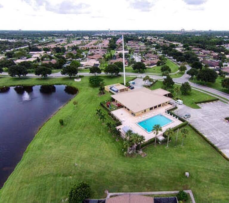 5385 Eagle Lake, Palm Beach Gardens FL 33418