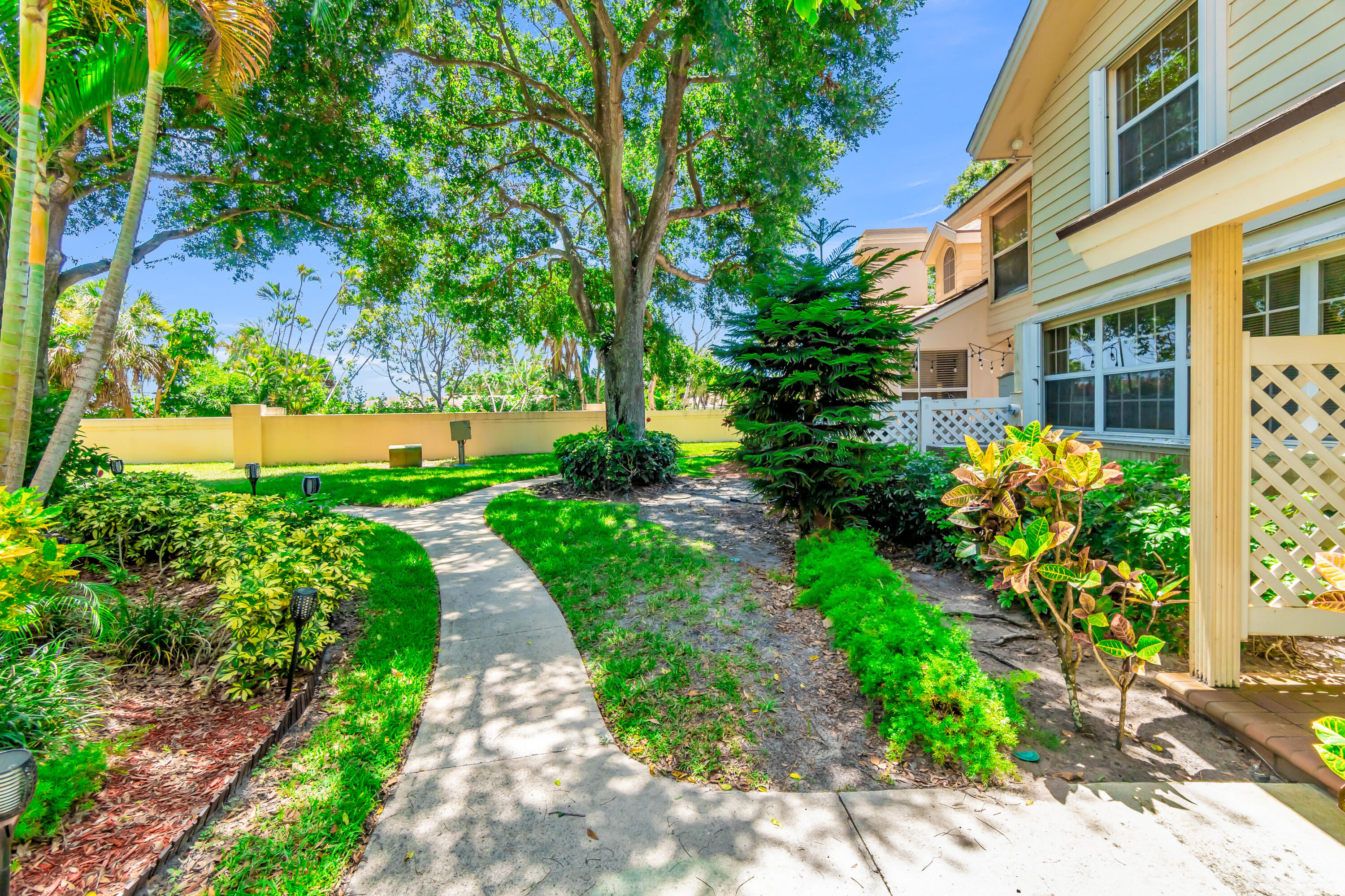 8120 Northboro #20a, Lake Clarke Shores FL 33406