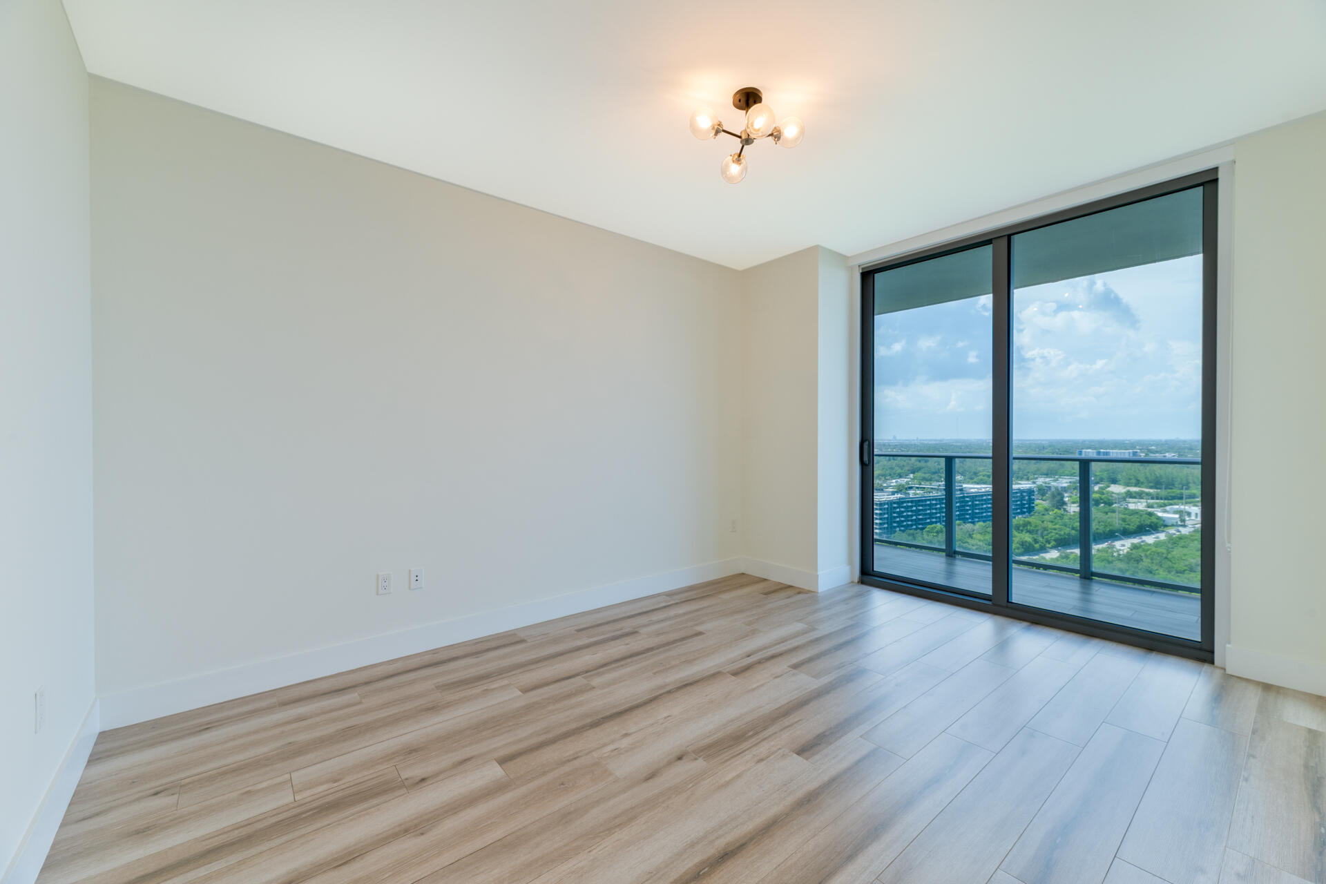 16385 Biscayne #2502, North Miami Beach FL 33160