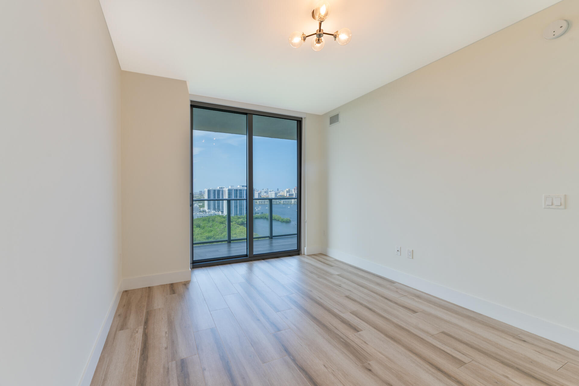 16385 Biscayne #2502, North Miami Beach FL 33160