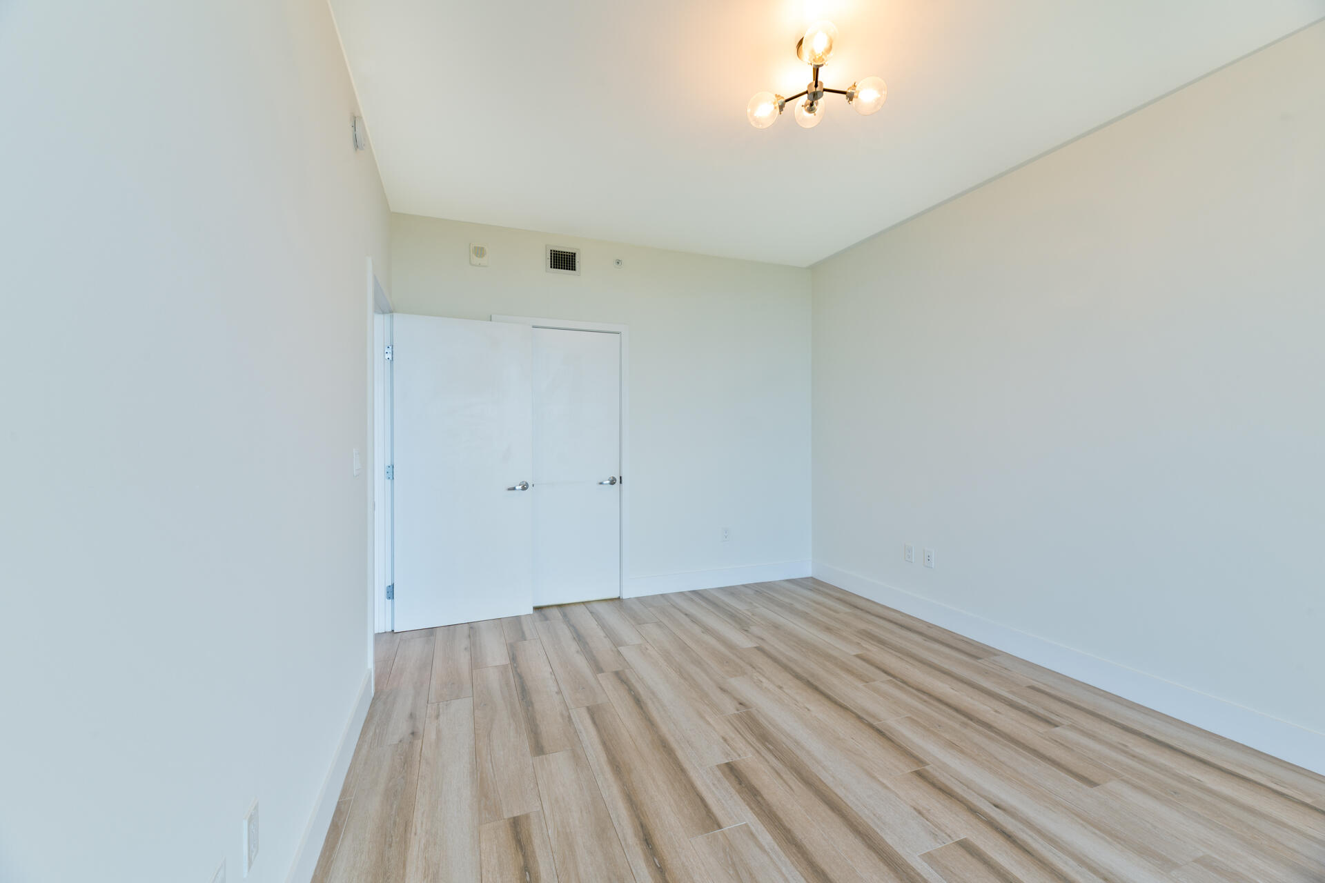 16385 Biscayne #2502, North Miami Beach FL 33160