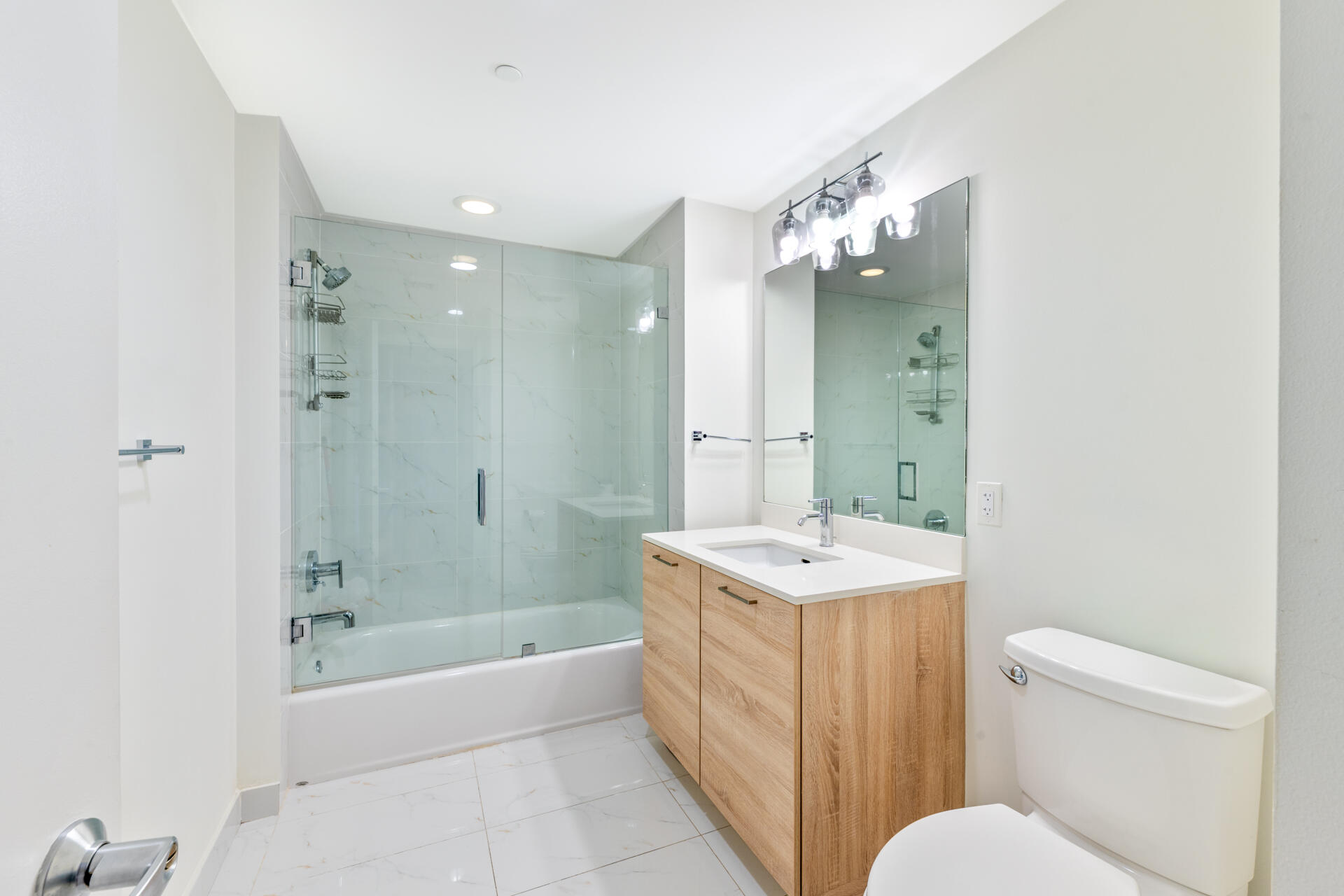 16385 Biscayne #2502, North Miami Beach FL 33160