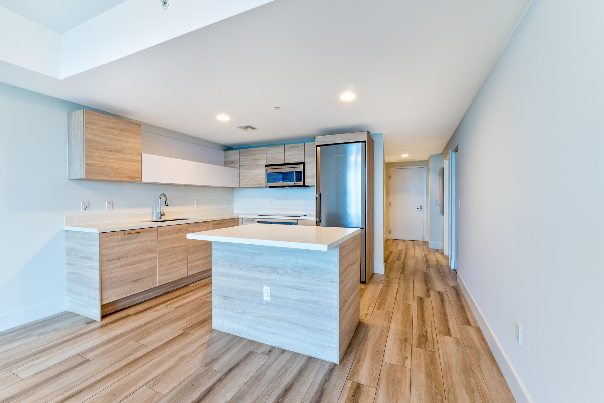 16385 Biscayne #2502, North Miami Beach FL 33160