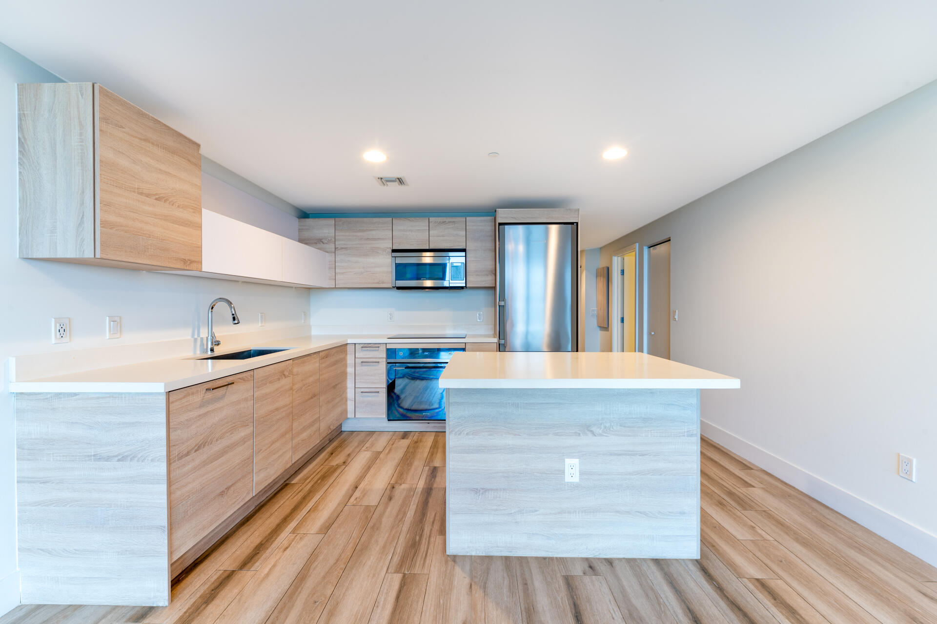 16385 Biscayne #2502, North Miami Beach FL 33160