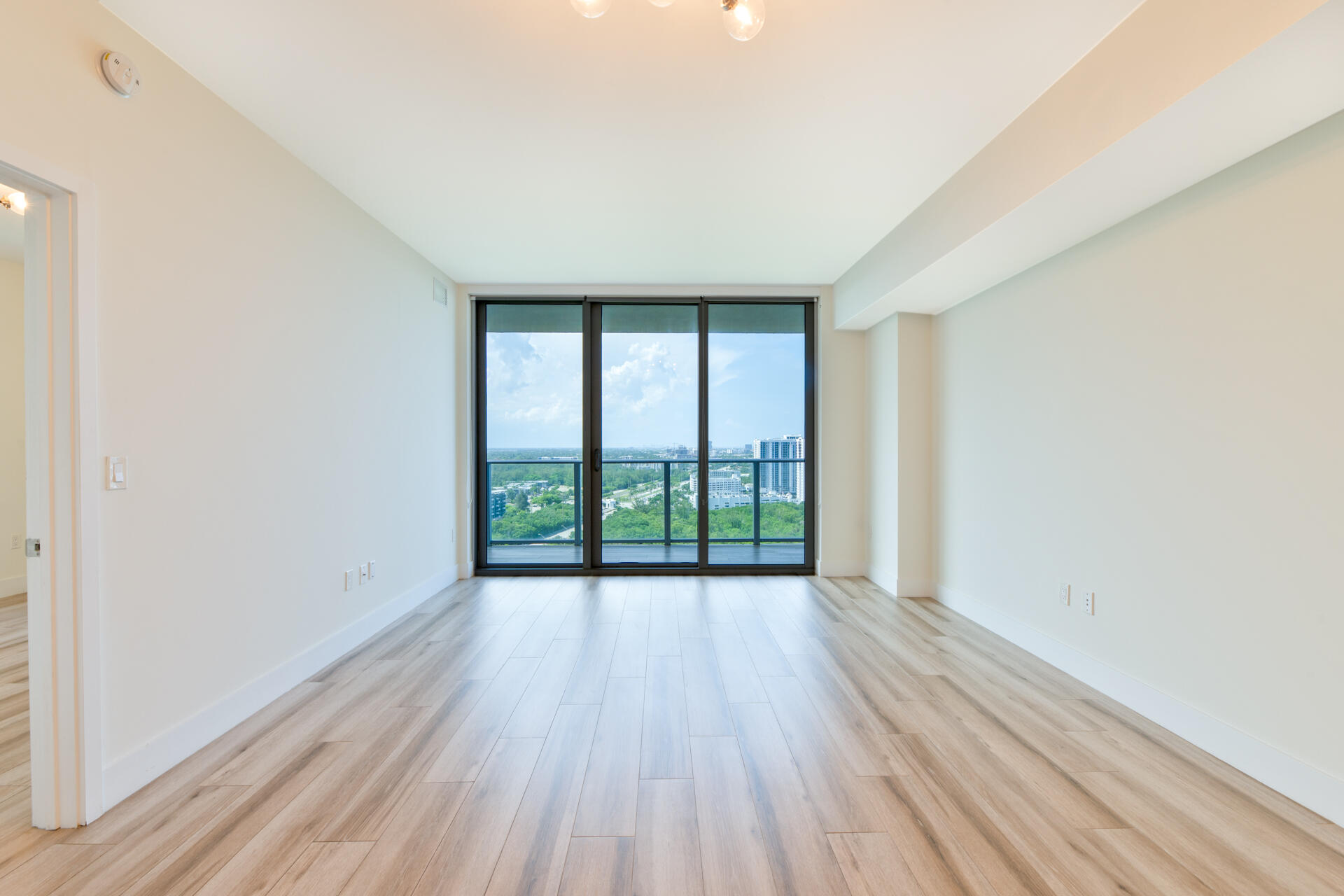 16385 Biscayne #2502, North Miami Beach FL 33160