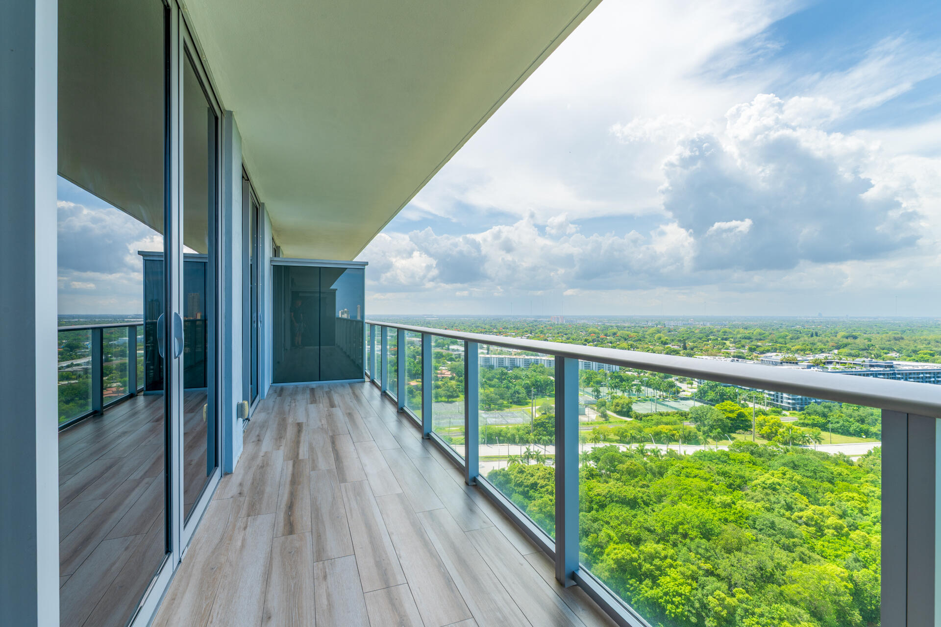 16385 Biscayne #2502, North Miami Beach FL 33160