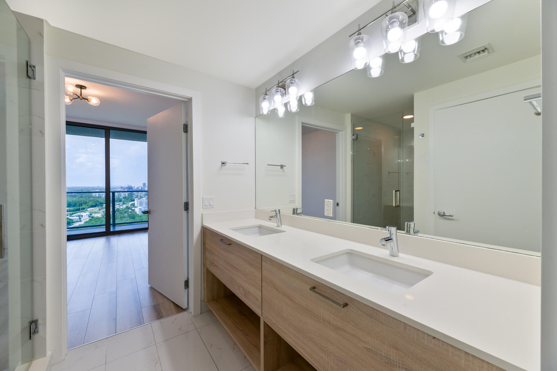 16385 Biscayne #2502, North Miami Beach FL 33160