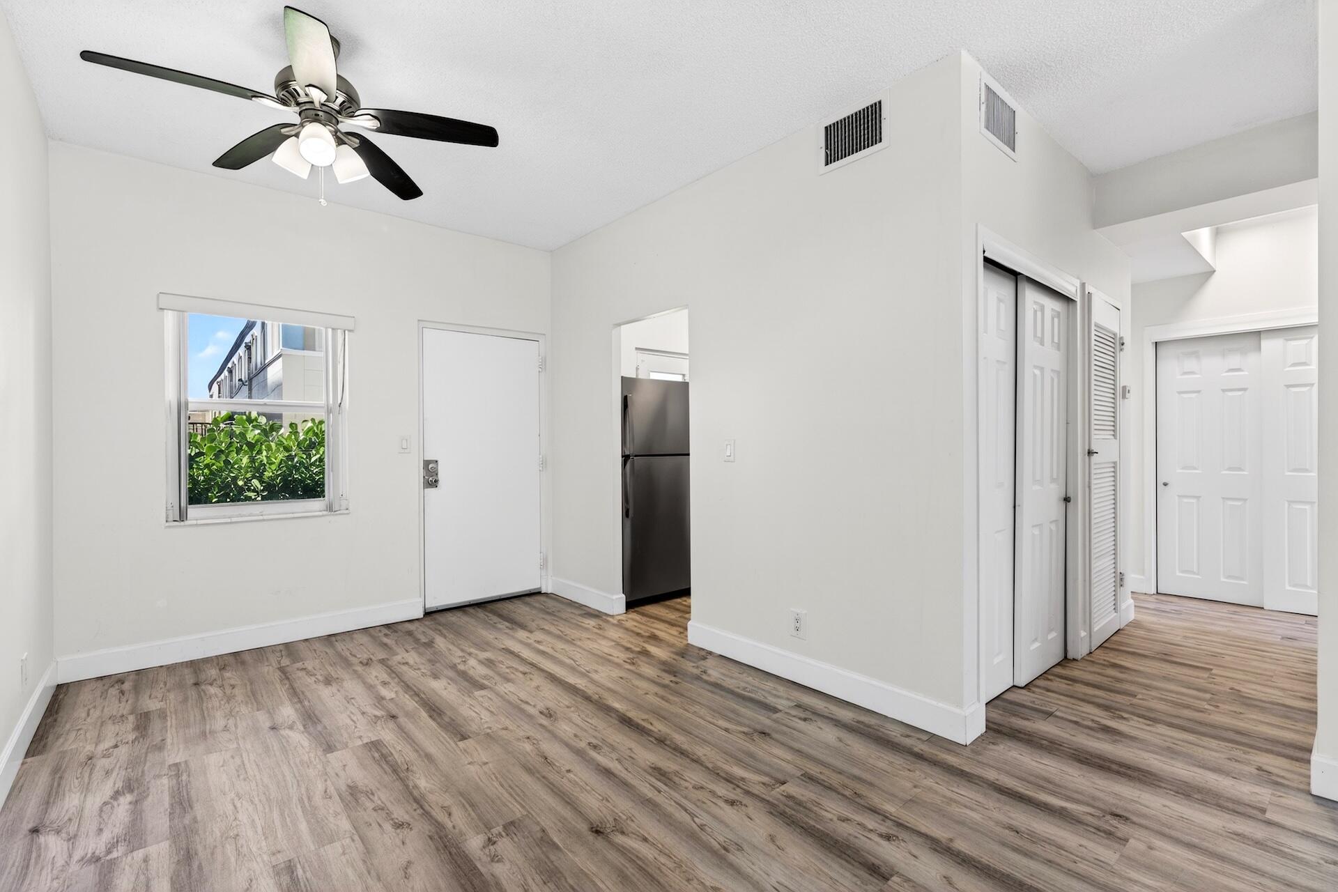 2555 NE 11th #104, Fort Lauderdale FL 33304