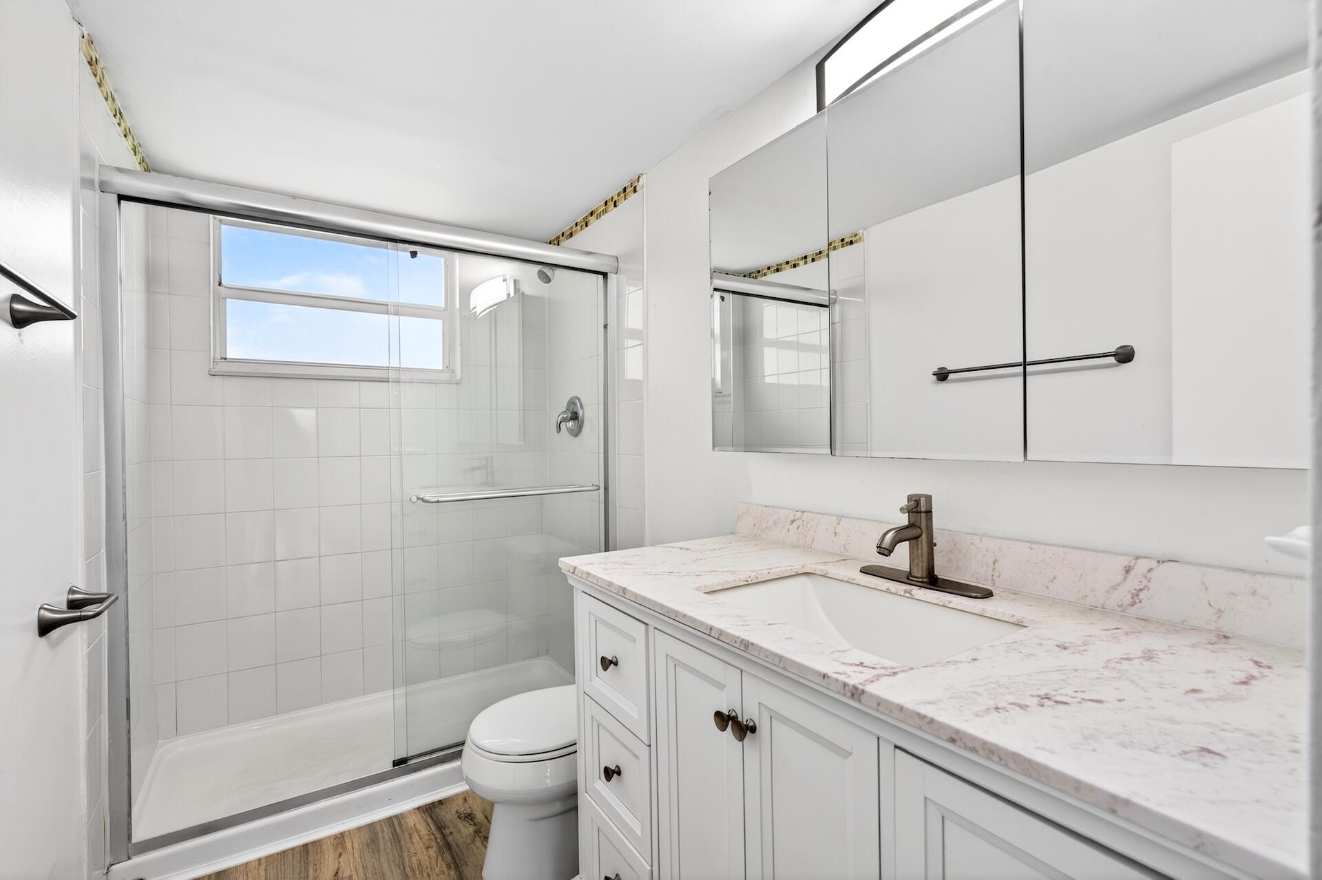 2555 NE 11th #104, Fort Lauderdale FL 33304