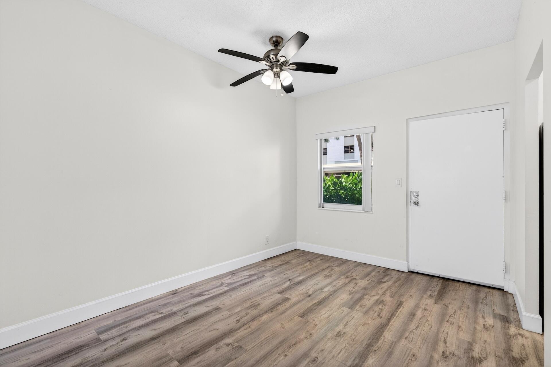 2555 NE 11th #104, Fort Lauderdale FL 33304